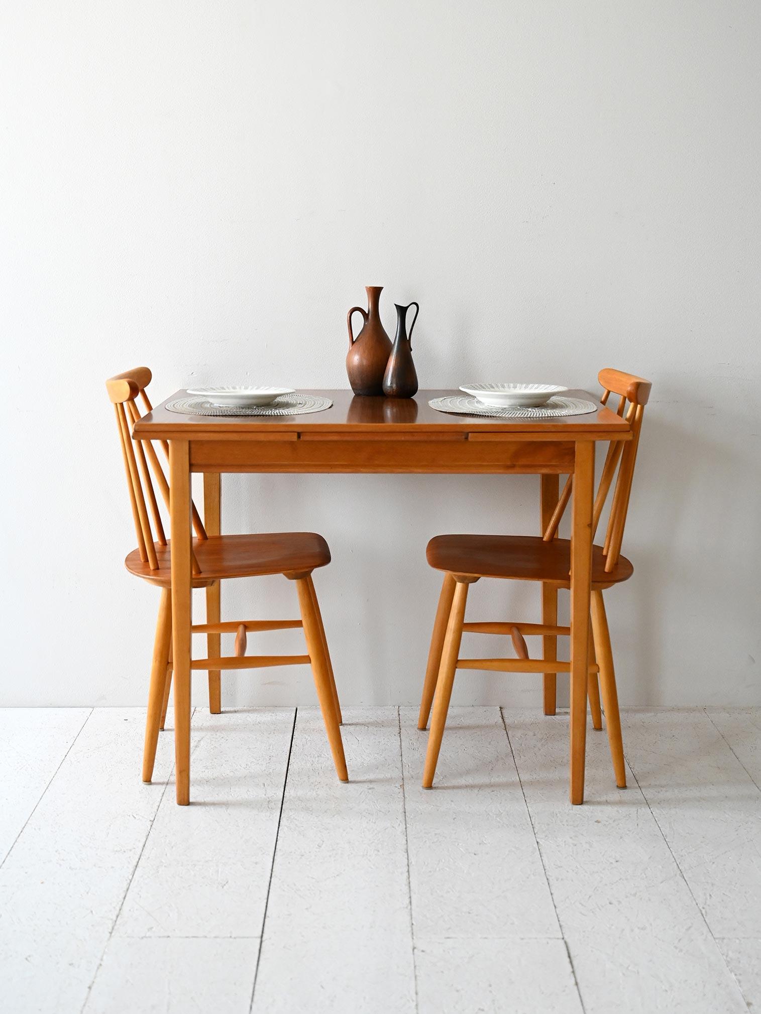 Scandinavo moderno Tavolo vintage scandinavo in teak e rovere in vendita