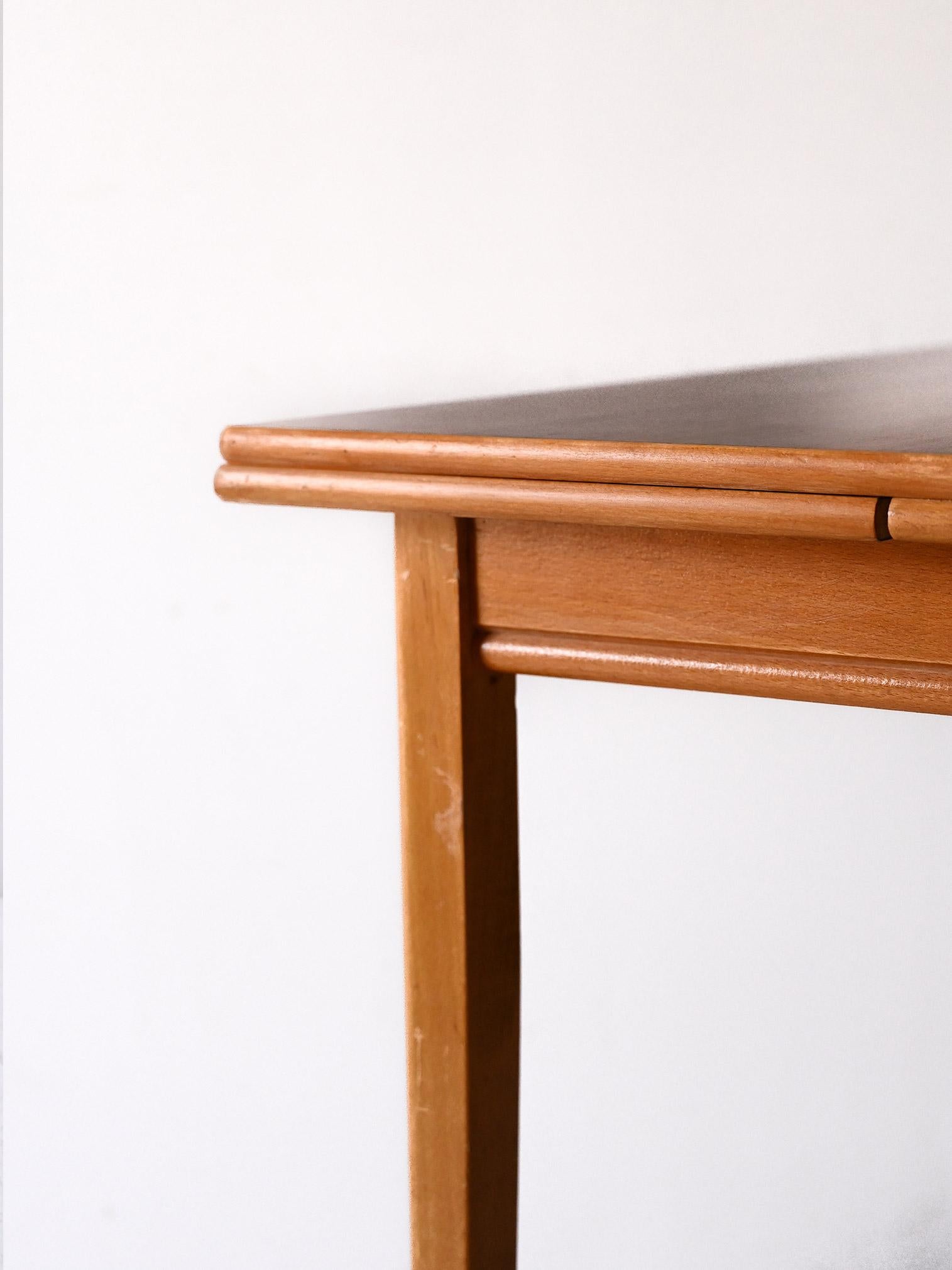 Tavolo vintage scandinavo in teak e rovere in vendita 1