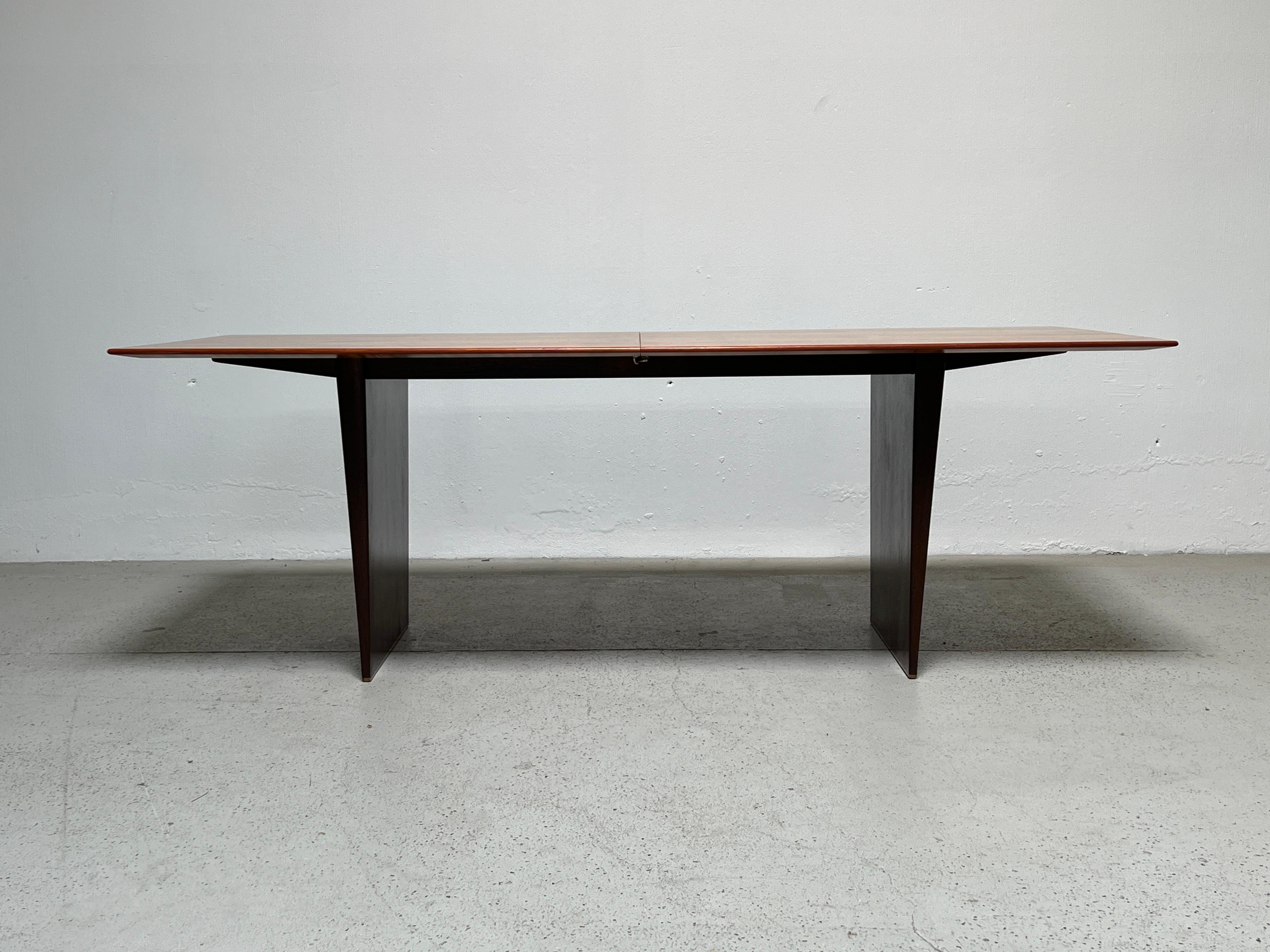 Tawi Wood Dining Table by Edward Wormley for Dunbar In Good Condition For Sale In Dallas, TX