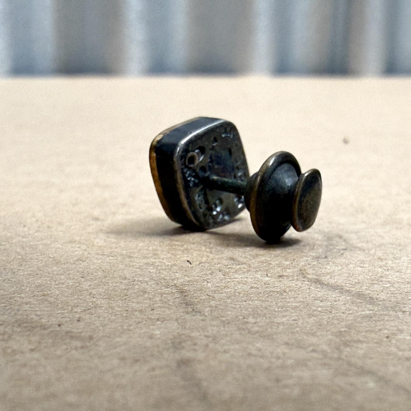 Taxco Los Castillo Pin Mixed Metal Onix Mexico In Good Condition For Sale In Chula Vista, CA