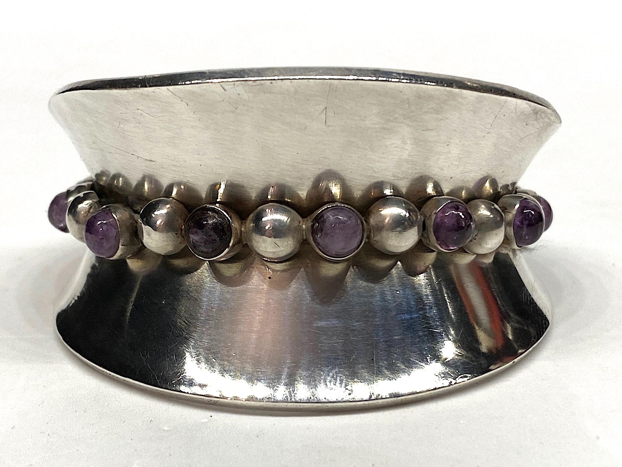 Taxco Mexico 1950s Modernist Sterling and Amethyst Cuff Bracelet In Good Condition In New York, NY