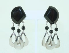 Boucles d'oreilles pendantes en argent sterling et verre noir de Taxco Mexico, années 1960
