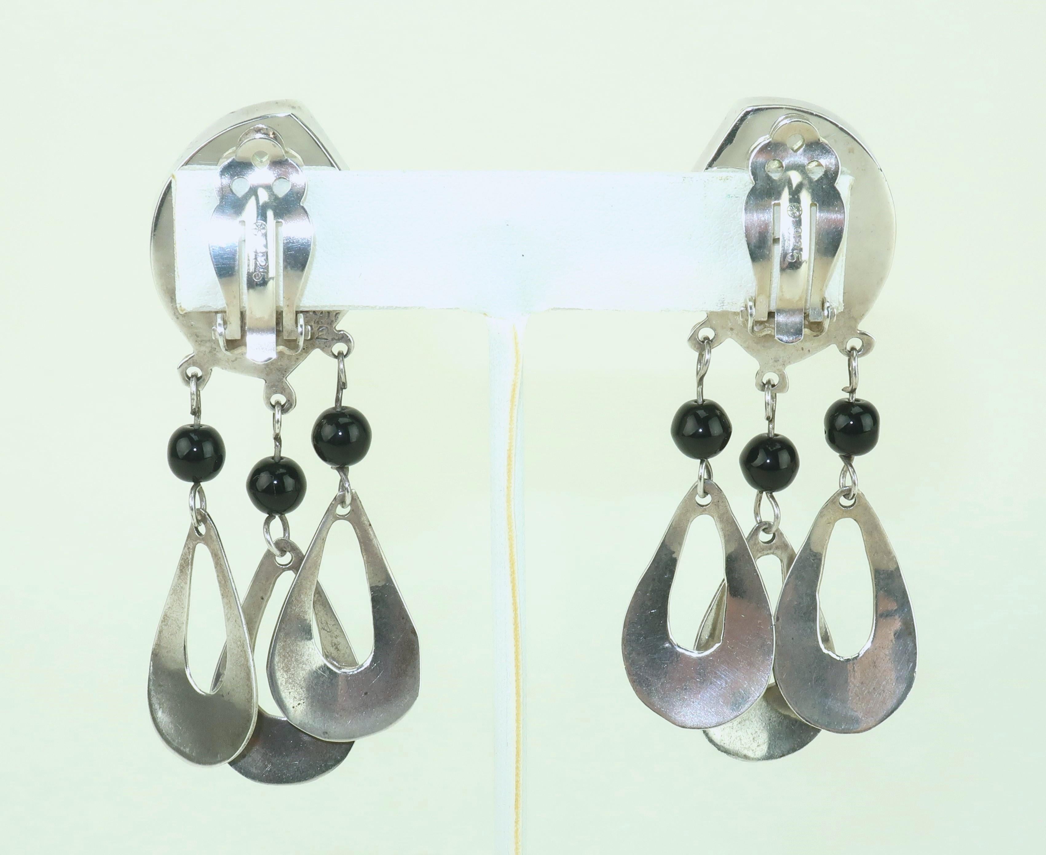 Taxco Mexico Sterling Silver & Black Glass Dangle Earrings, 1960’s In Good Condition For Sale In Atlanta, GA