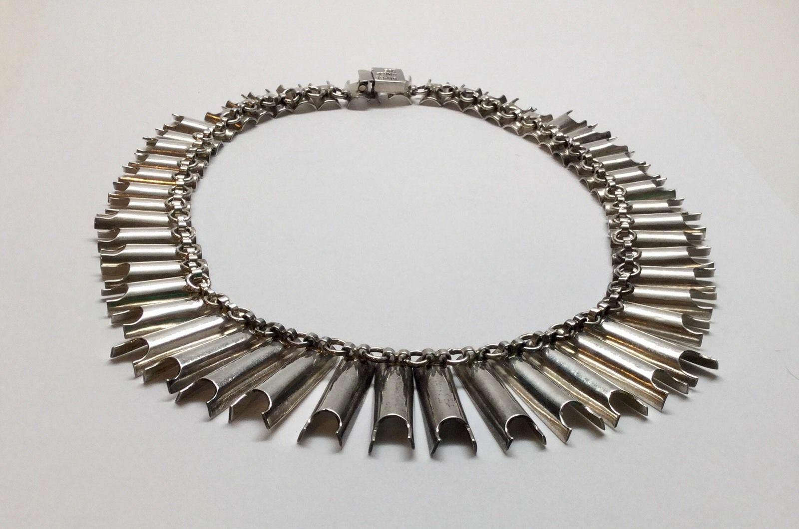 Taxco Mexico TB-84 Sterling Silver Graduating Concave Link Necklace In Good Condition In Washington Depot, CT