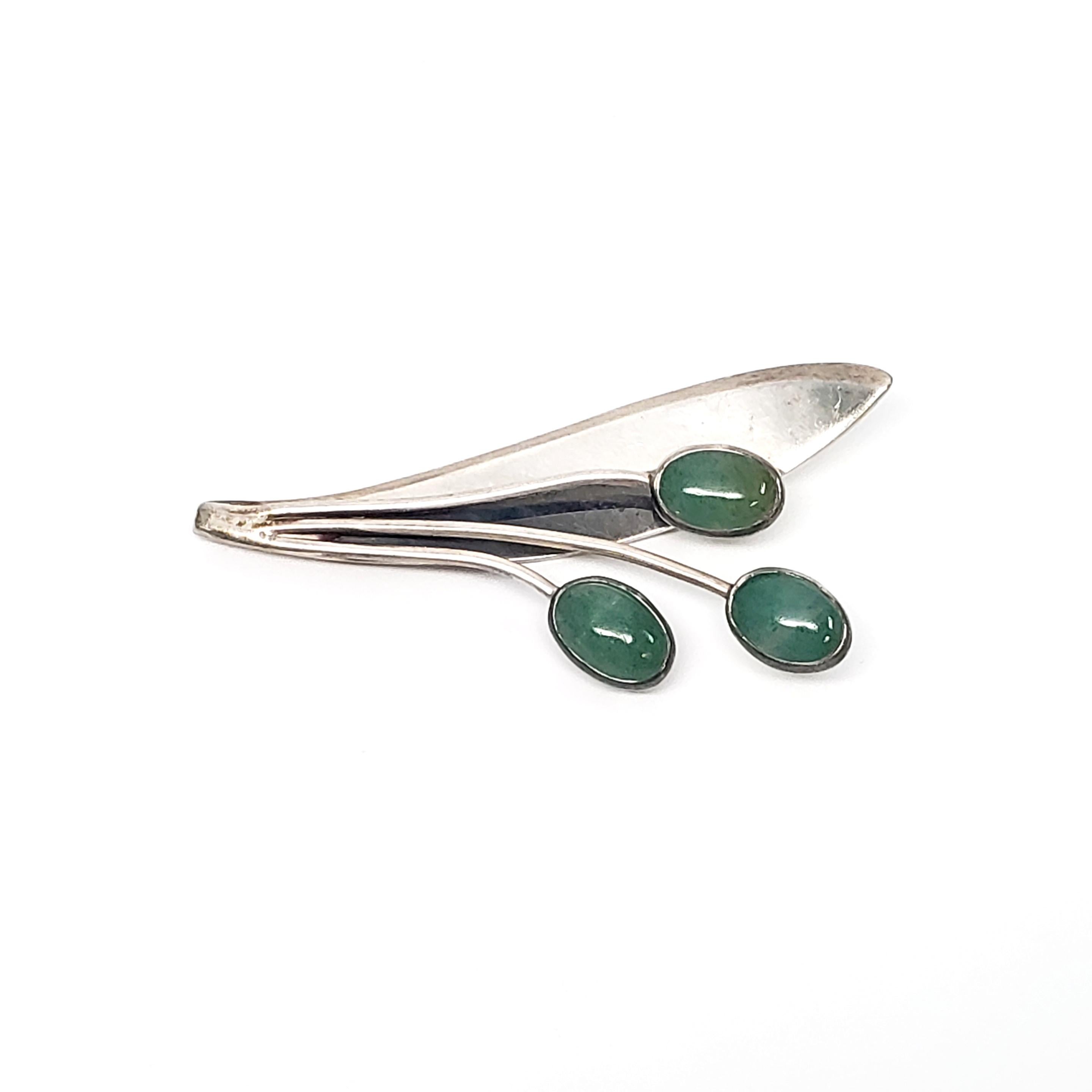 Vintage Taxco Mexico sterling silver green onyx leaf pin by Sigi Pineda.

Beautiful pin by renowned silvers artisan, Sigi Pineda. The modernist design features 3 bezel set oval green onyx stones on the end of 3 stems against a silver leaf.

Measures