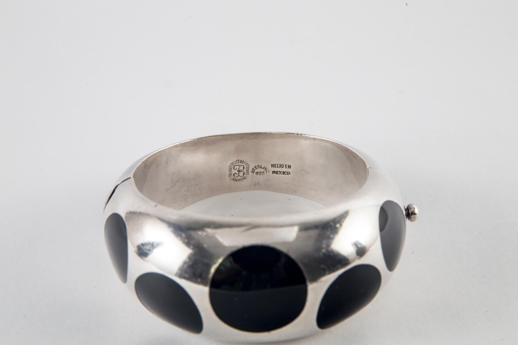 Taxco Sterling Silver and Black Bakelite Polka Dot Bracelet In Good Condition In Westport, CT