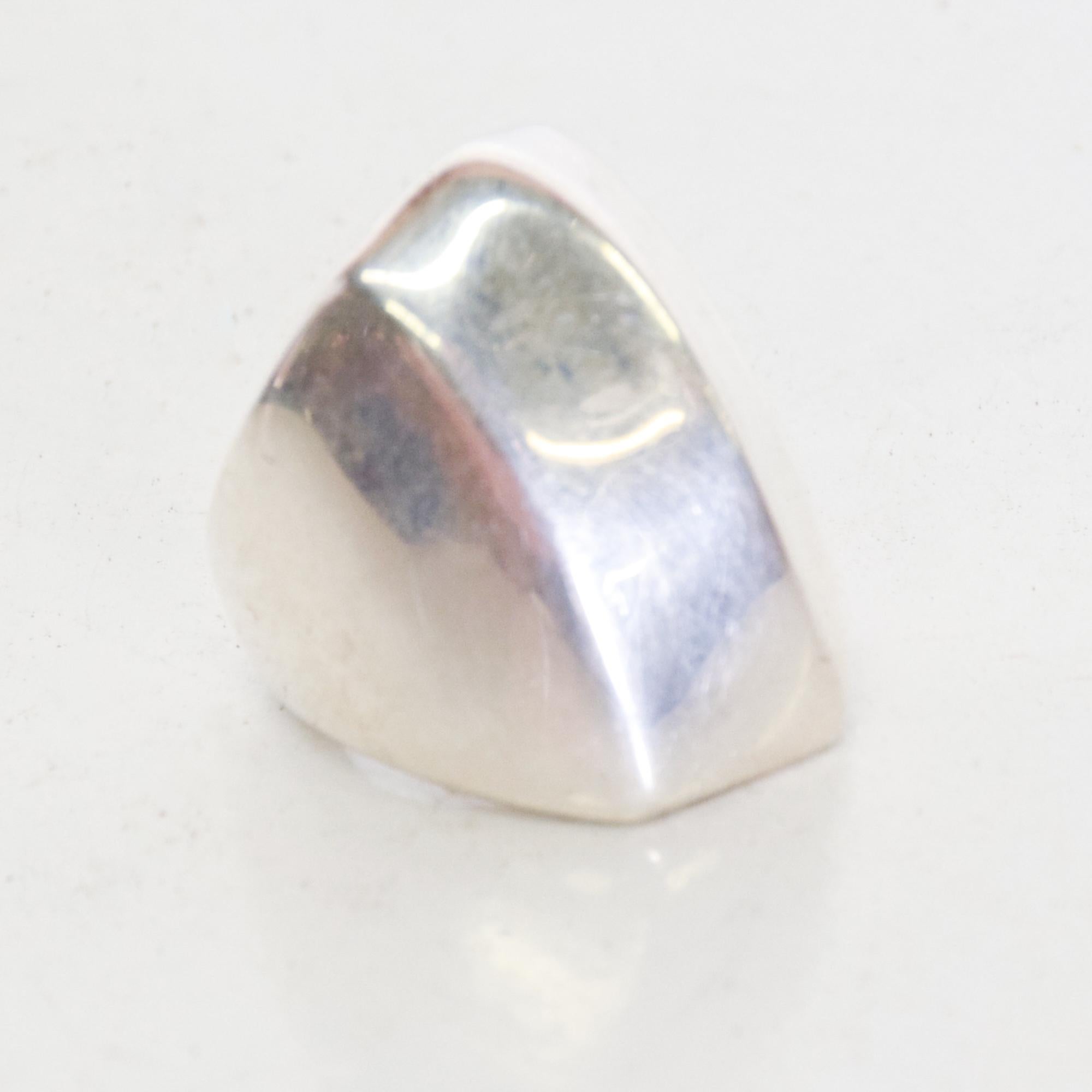 For your consideration: Mid century Mexican modernist Taxco sterling silver fashion ring. Stamped on the inside. Wide Band signet design.
Dimensions: 1.13