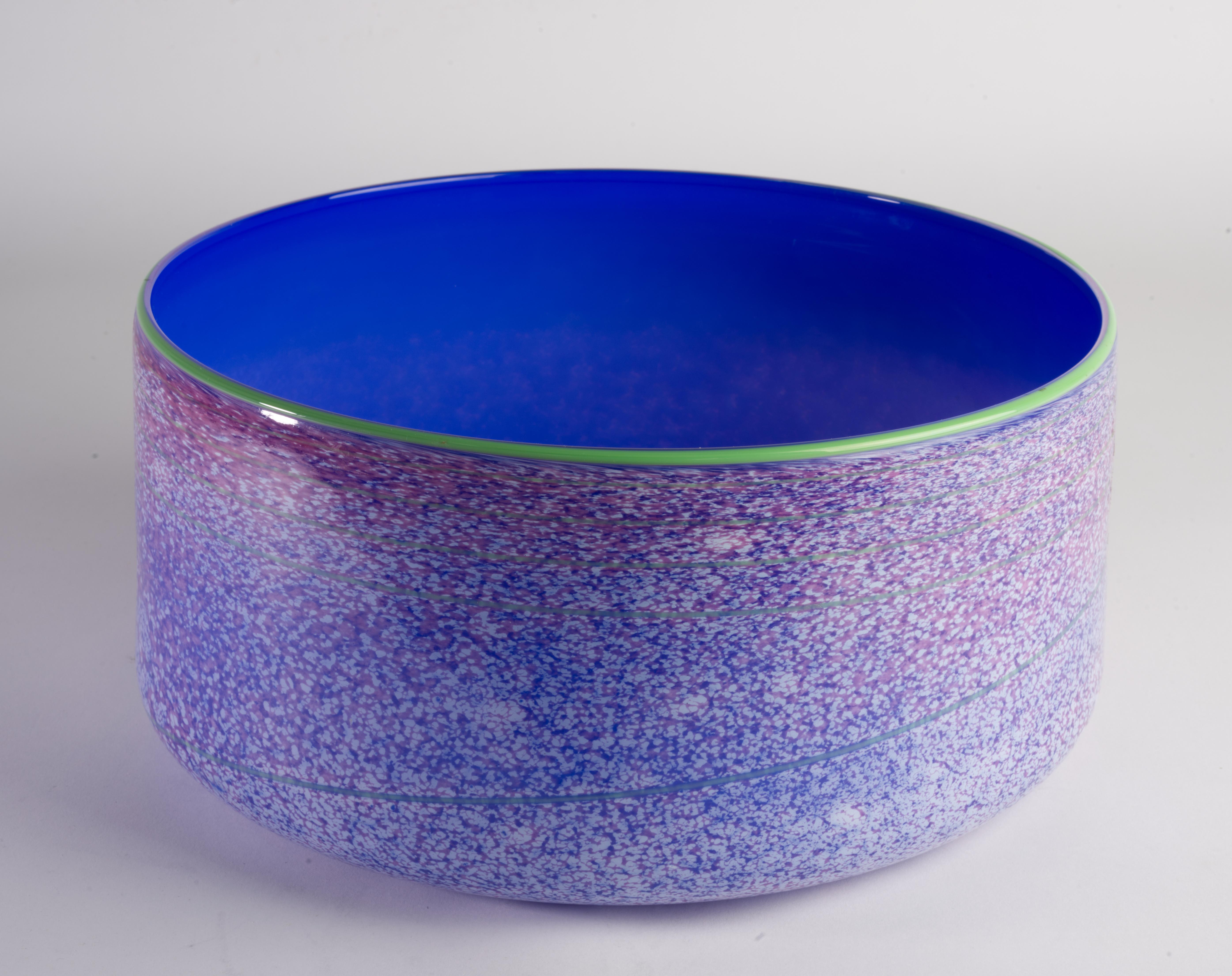 Taylor Backes Large Art Glass Bowl, Cobalt and Speckled, Postmodern In Good Condition For Sale In Clifton Springs, NY