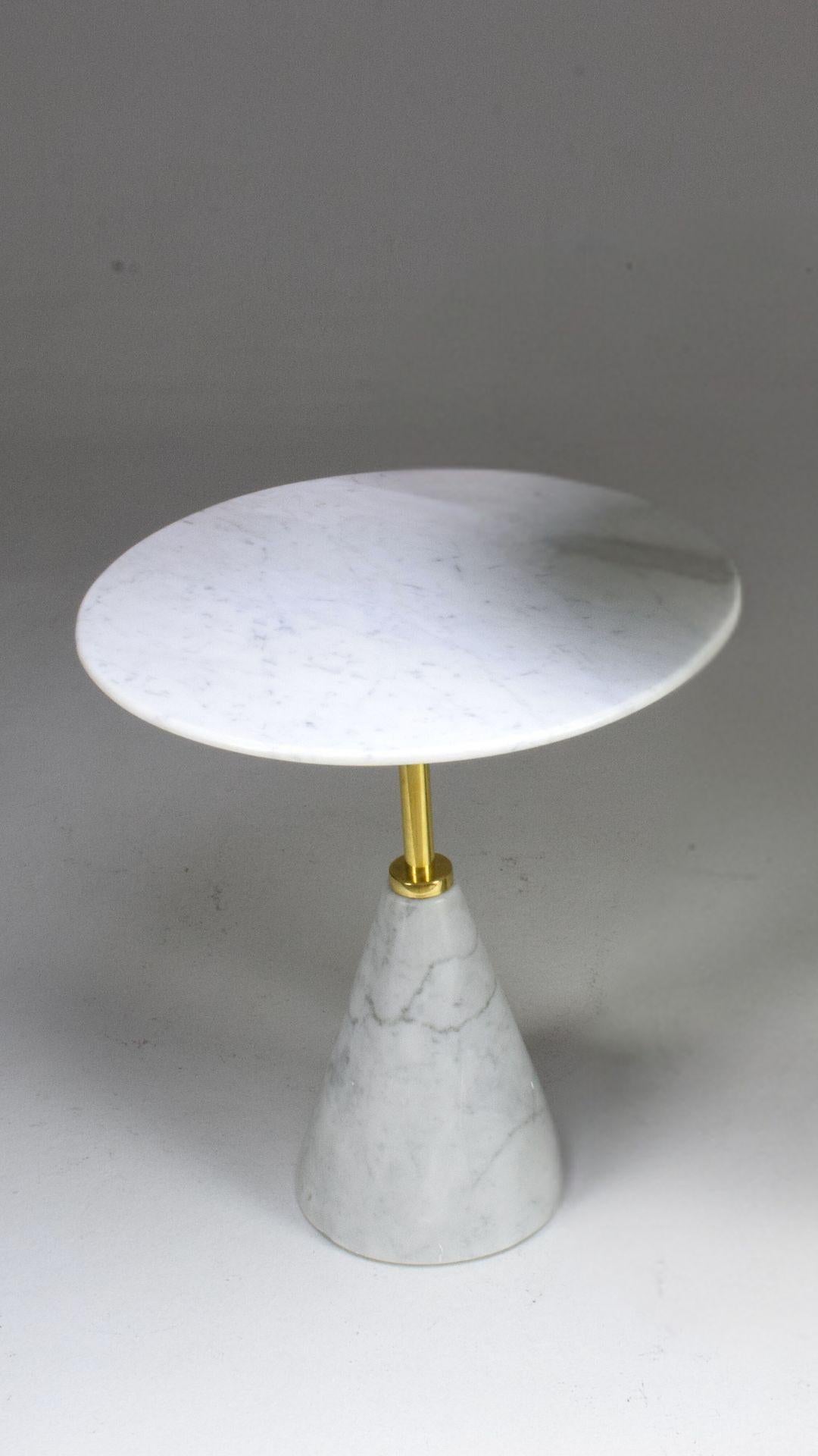 Poli A&M Table d'appoint contemporaine en laiton et marbre par Jonathan I. en vente