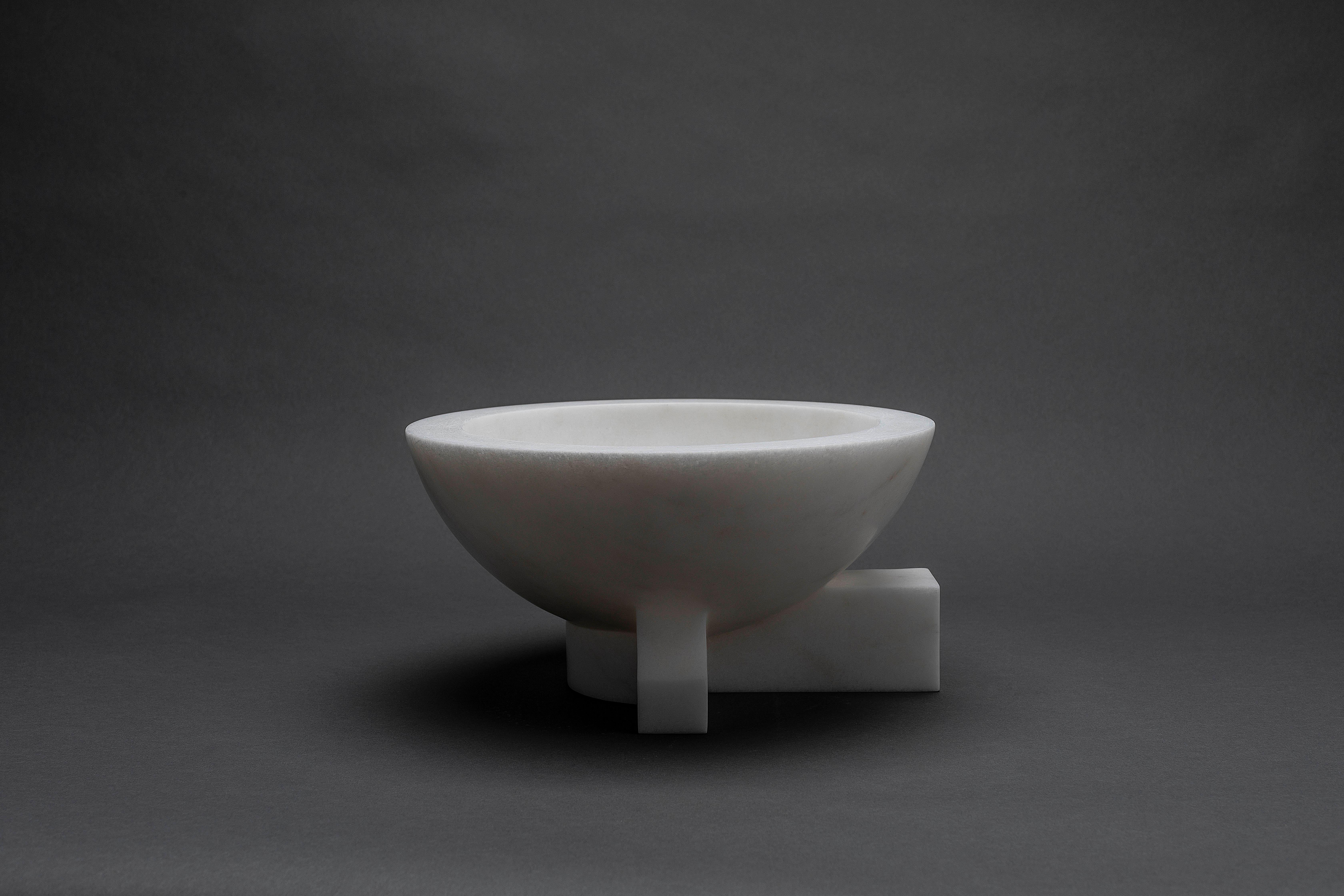 Tazón Alto Galeana bowl by Jorge Diego Etienne
Limited Edition of 10 + 1 AP
Dimensions: D 25 x W 25 x H 12.5 cm
Material: alabaster

Galeana is a collection of 6 objects designed by Jorge Diego Etienne and sculpted in alabaster by the Master
