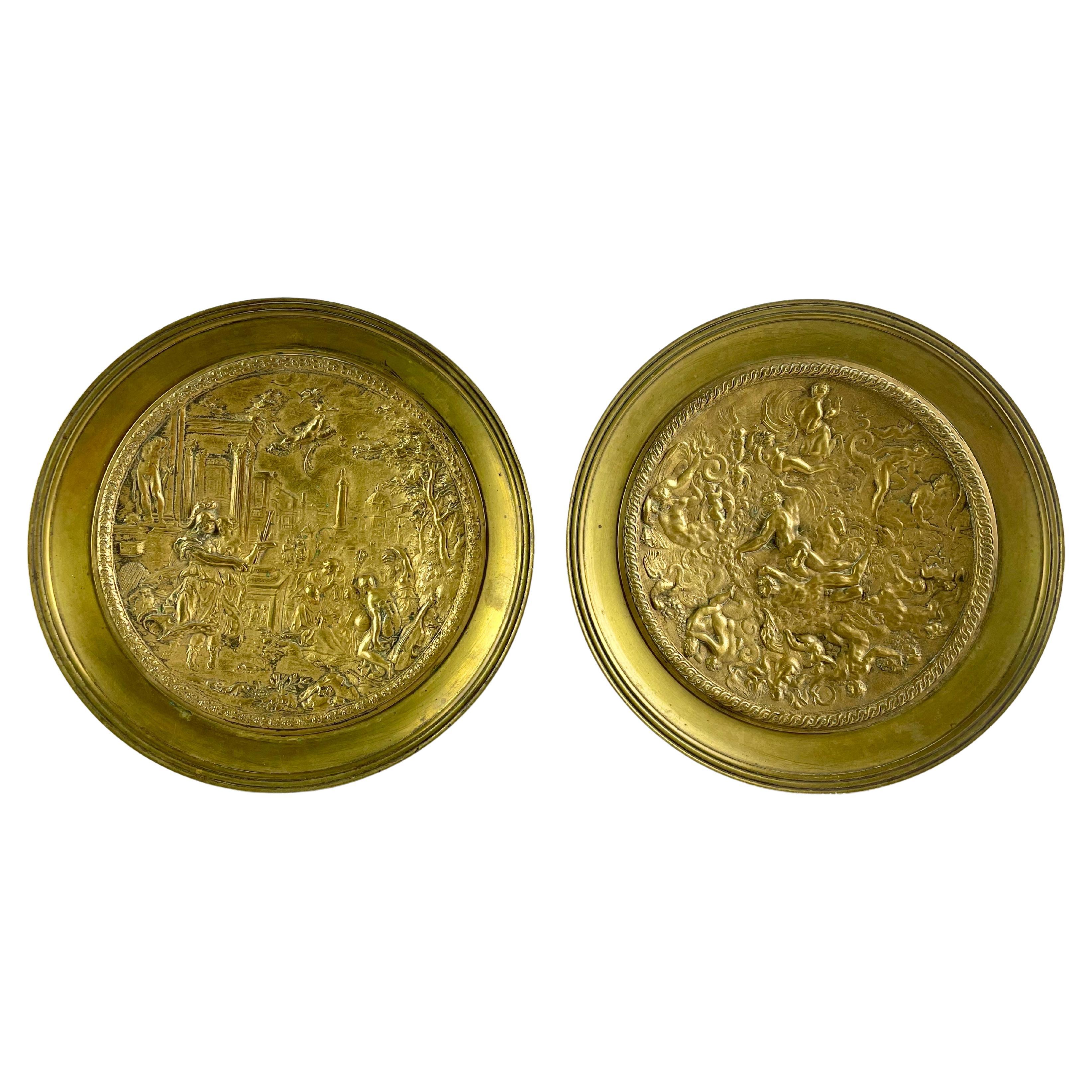 italien Paire de tasses décoratives en bronze doré de style néo-Renaissance de Tazza de l'Antiquité du 19e siècle en vente