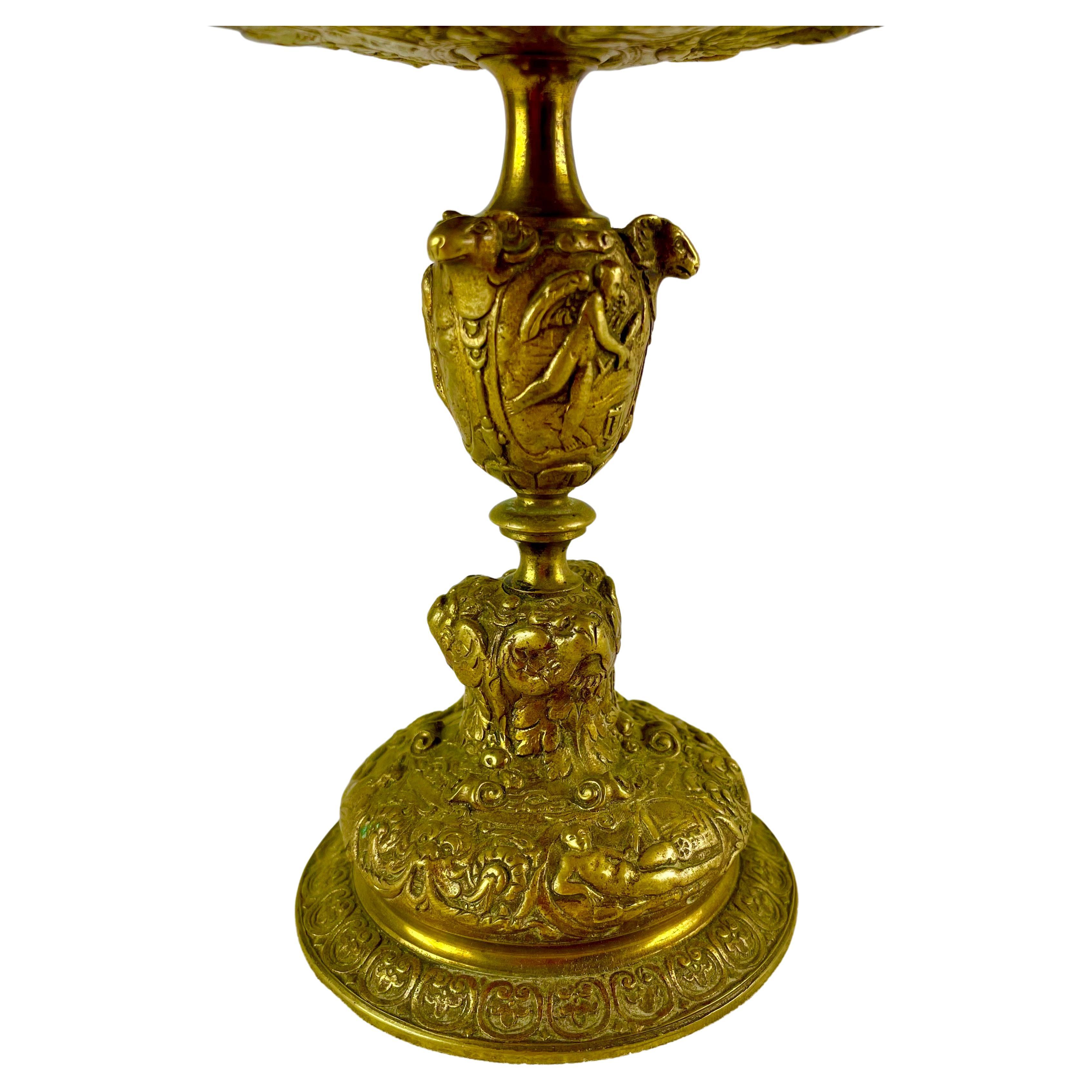 Tazza Neo-Renaissance, Paar Tazza-Dekoschalen aus vergoldeter Bronze, antik, 19. Jahrhundert im Zustand „Gut“ im Angebot in Beuzevillette, FR