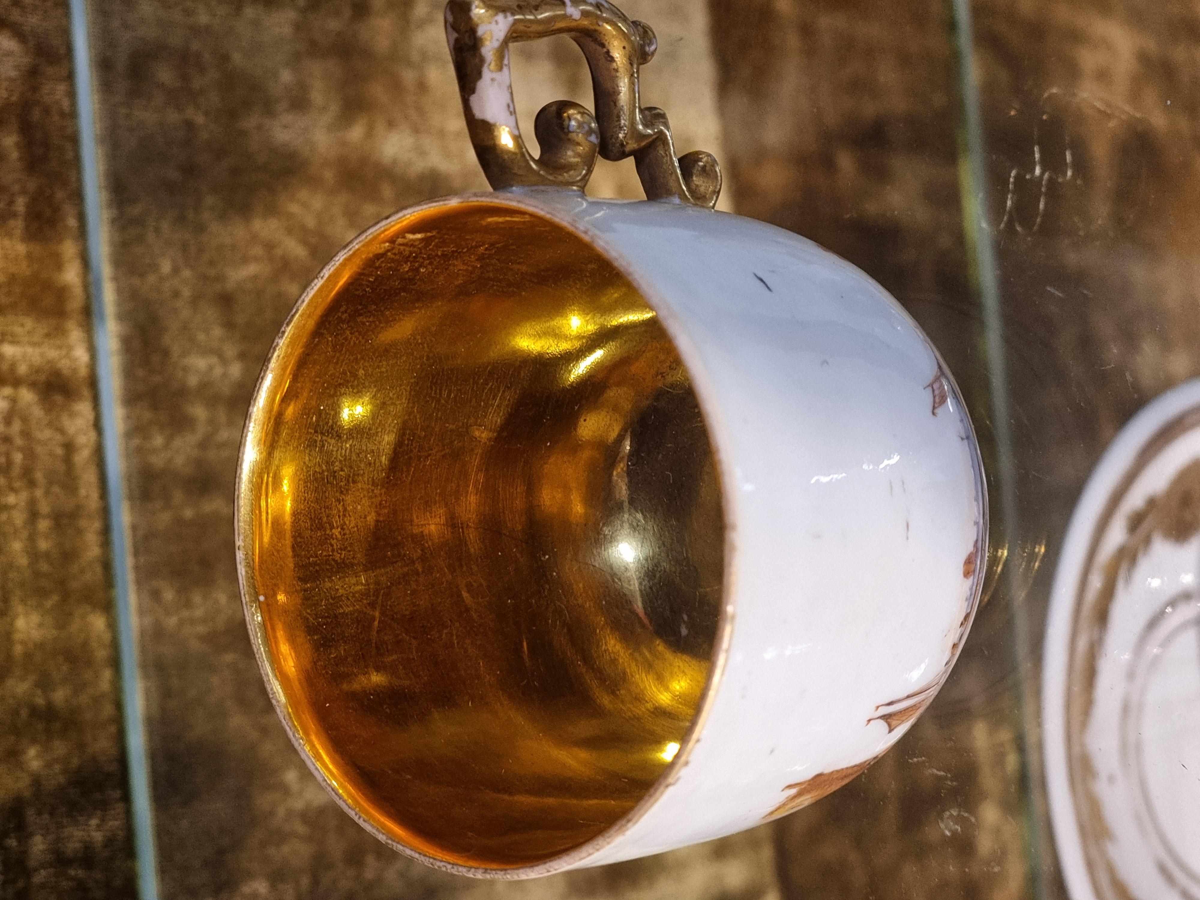 Rococò Tazzina con piattino in porcellana di Meissen, Germania, circa 1720–1730 in vendita