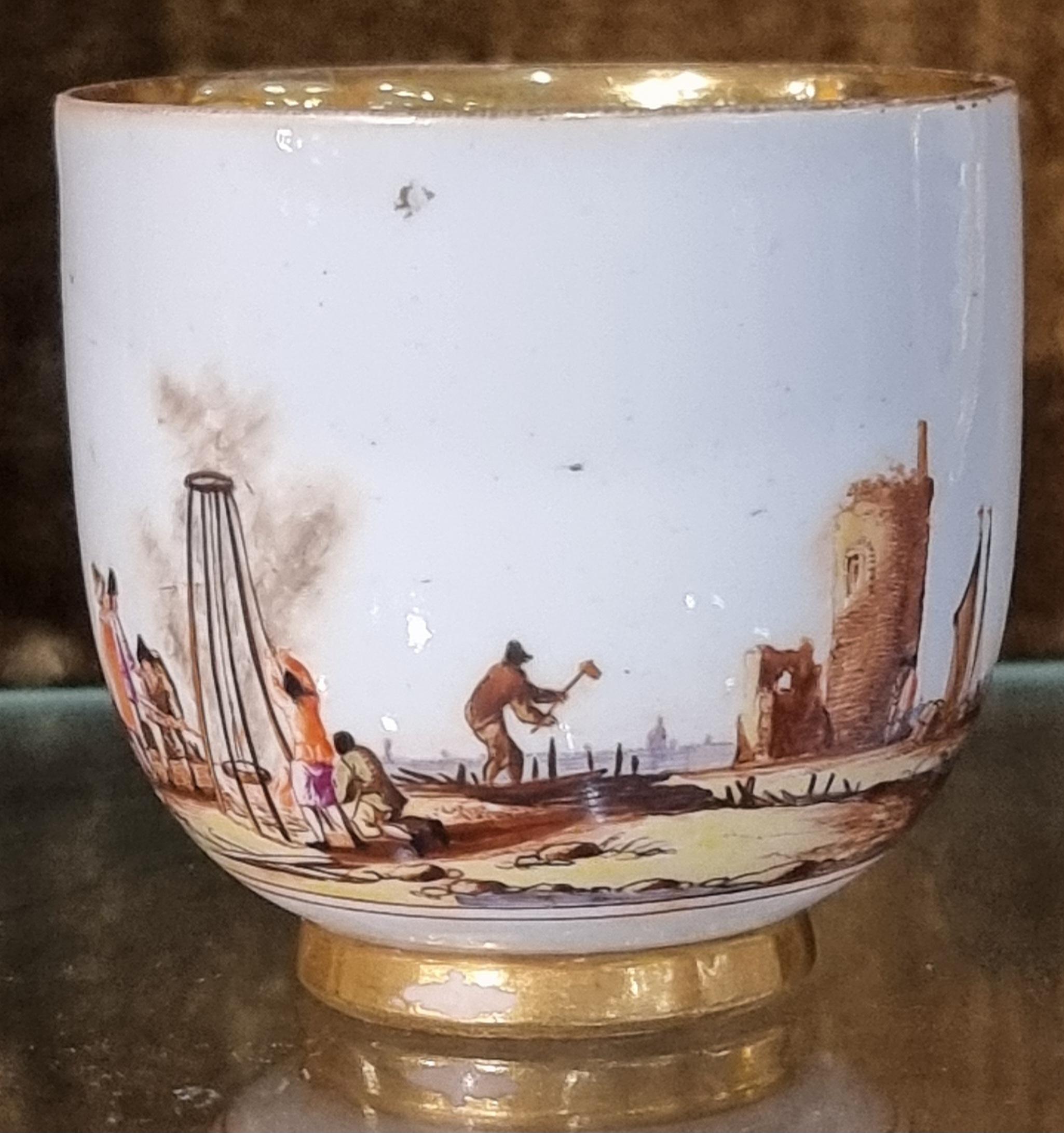 Mid-18th Century Tazzina con piattino in porcellana di Meissen, Germania, circa 1720–1730 in vendita