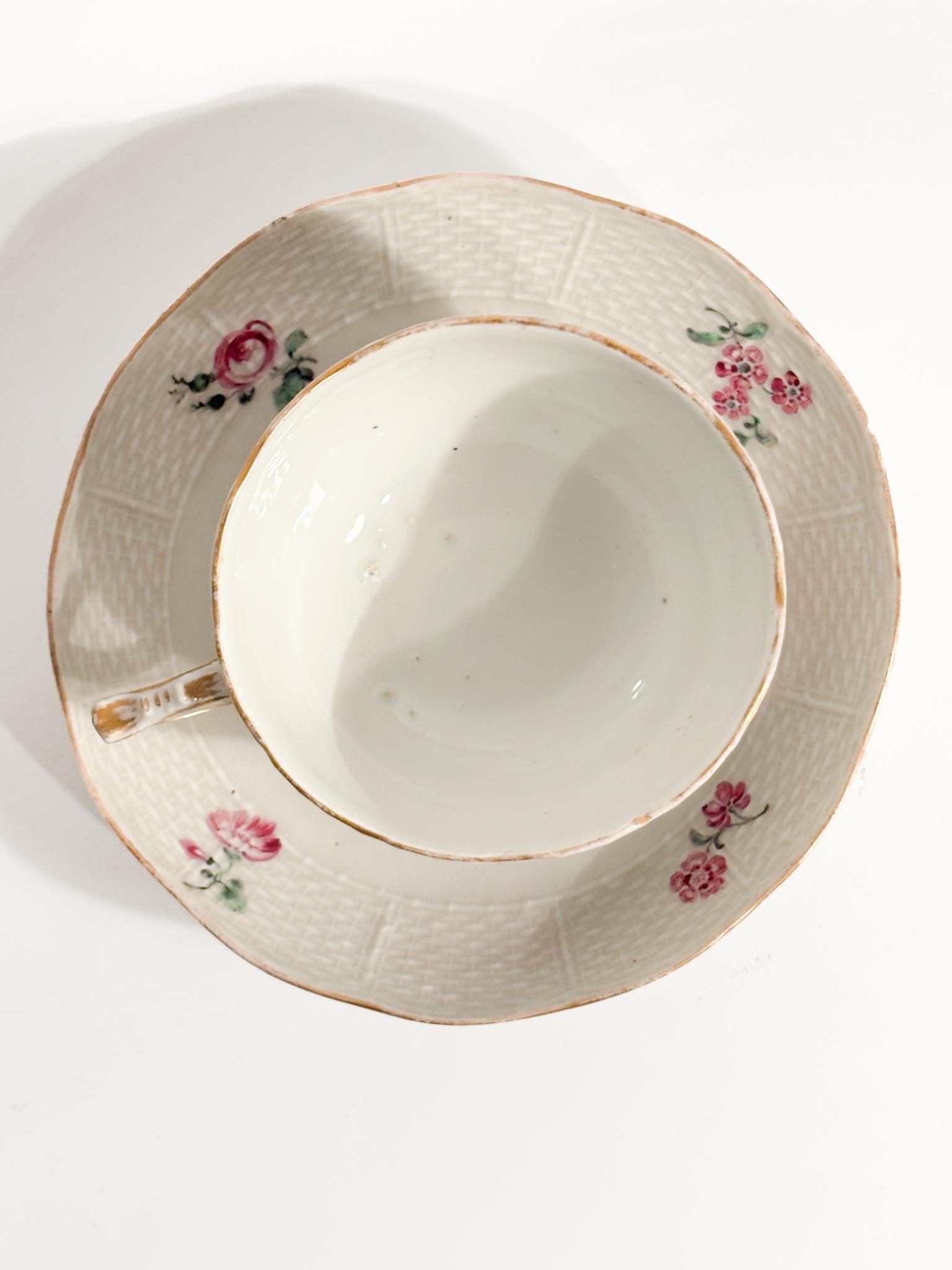 Romain classique Tasse à café en porcelaine de Meissen peinte de scènes classiques des années 1800 en vente