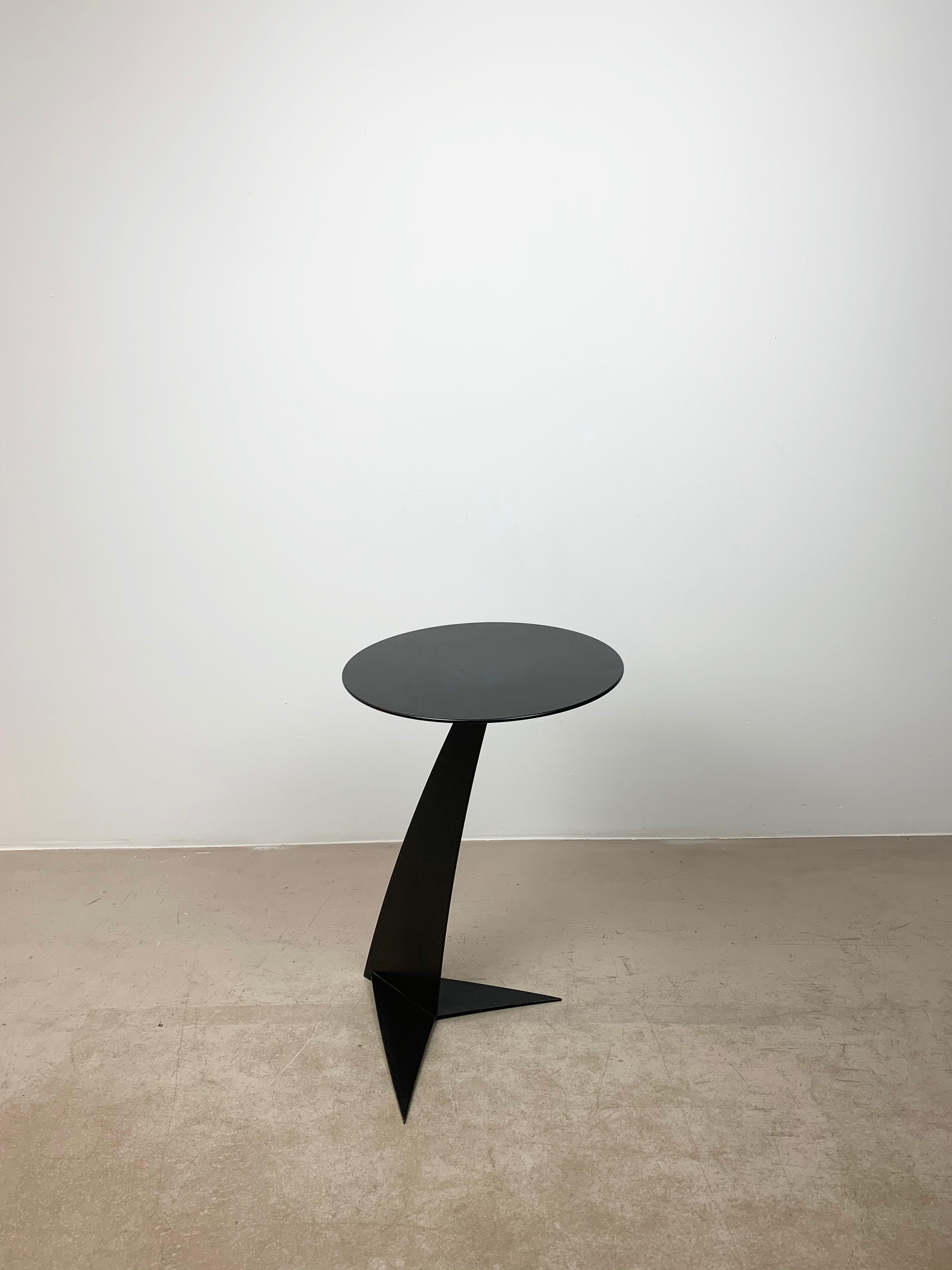 TB 7 table by Gilles Derain, painted steel, from 1986 produced by Lumen Center. 
Gilles Derain is a French designer, born in 1944, and professionally trained in the arts and modernism. He was among the first to discover and study at the UAM (Union