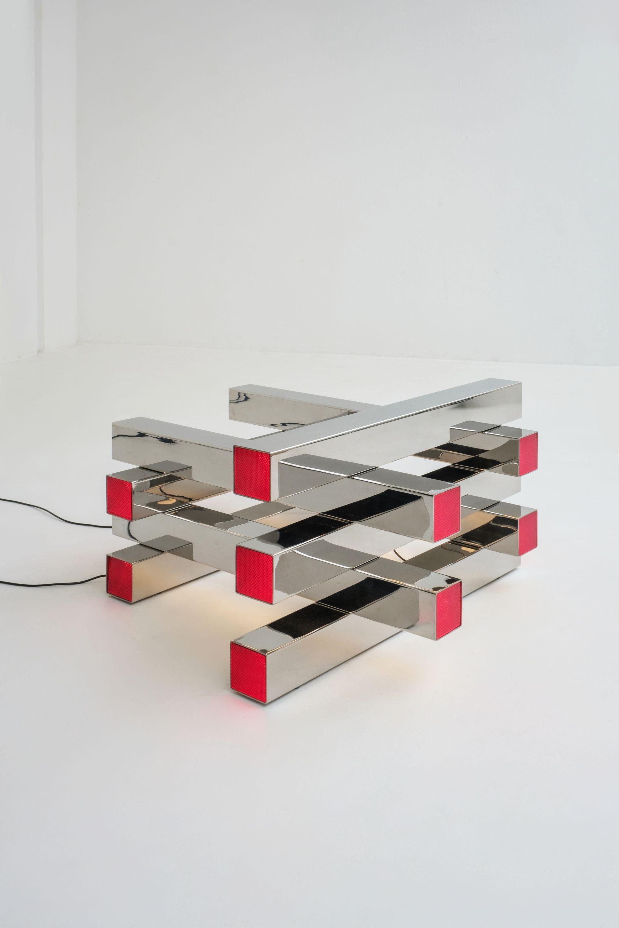 Tbilisi floor light by Nortstudio
Dimensions: 50 x 100 x 100 cm
Materials: Mirror-polished stainless steel. Red structured acrylic.

Stackable and modular floor light. The beams can be stapled on top of each other in various numbers
and