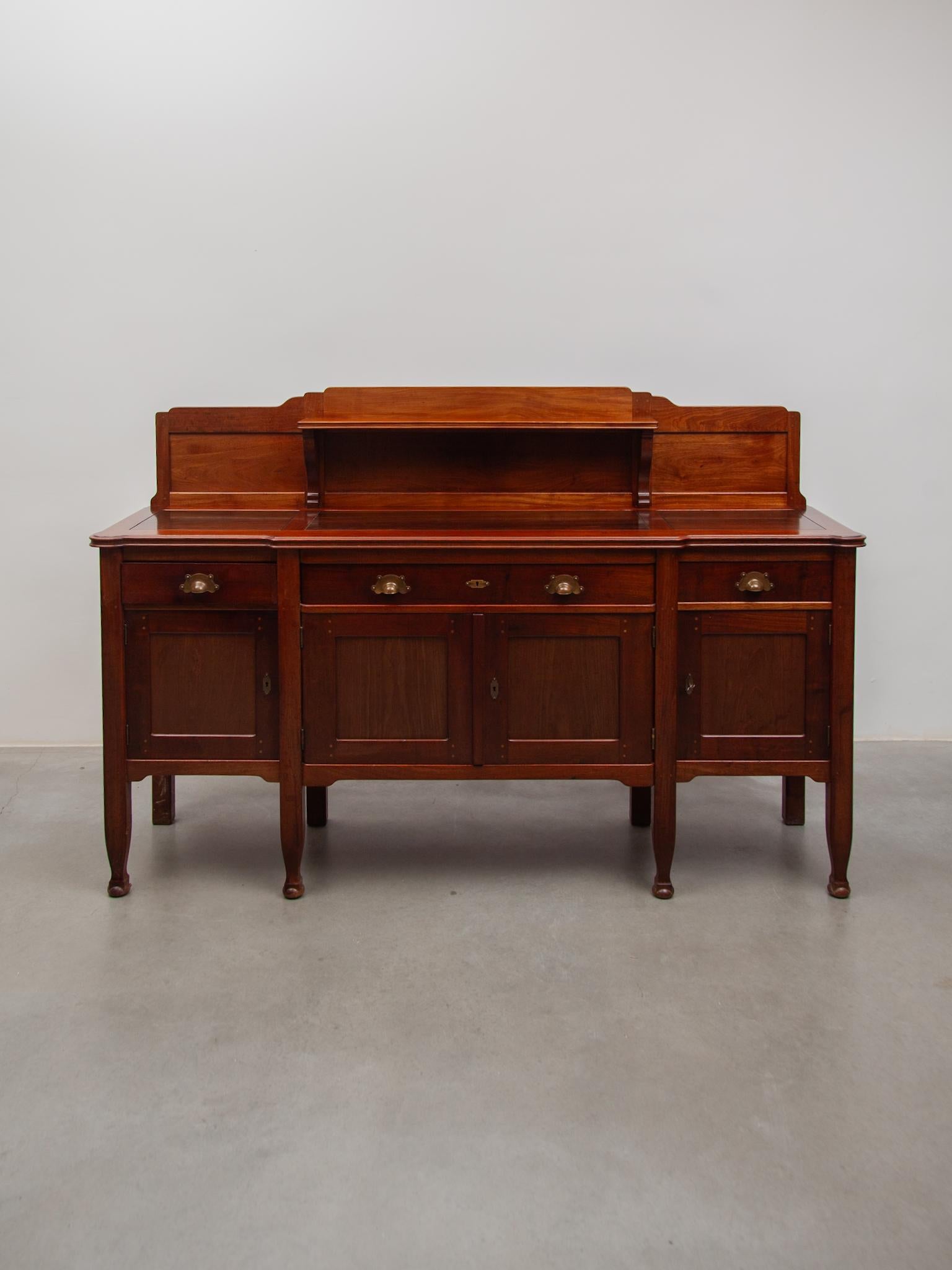 Aparador t'Binnenhuis Diseñado por Jac van den Bosch, Escuela Amsterdamse 1909 Artes y manualidades en venta