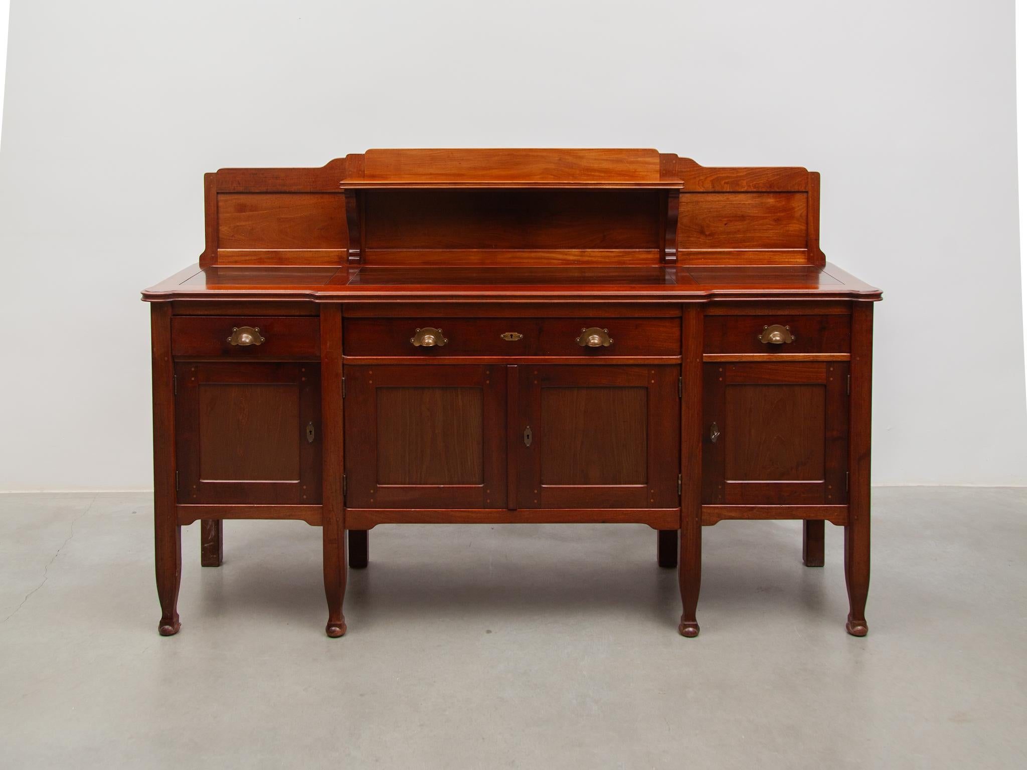 Aparador t'Binnenhuis Diseñado por Jac van den Bosch, Escuela Amsterdamse 1909 Holandés en venta