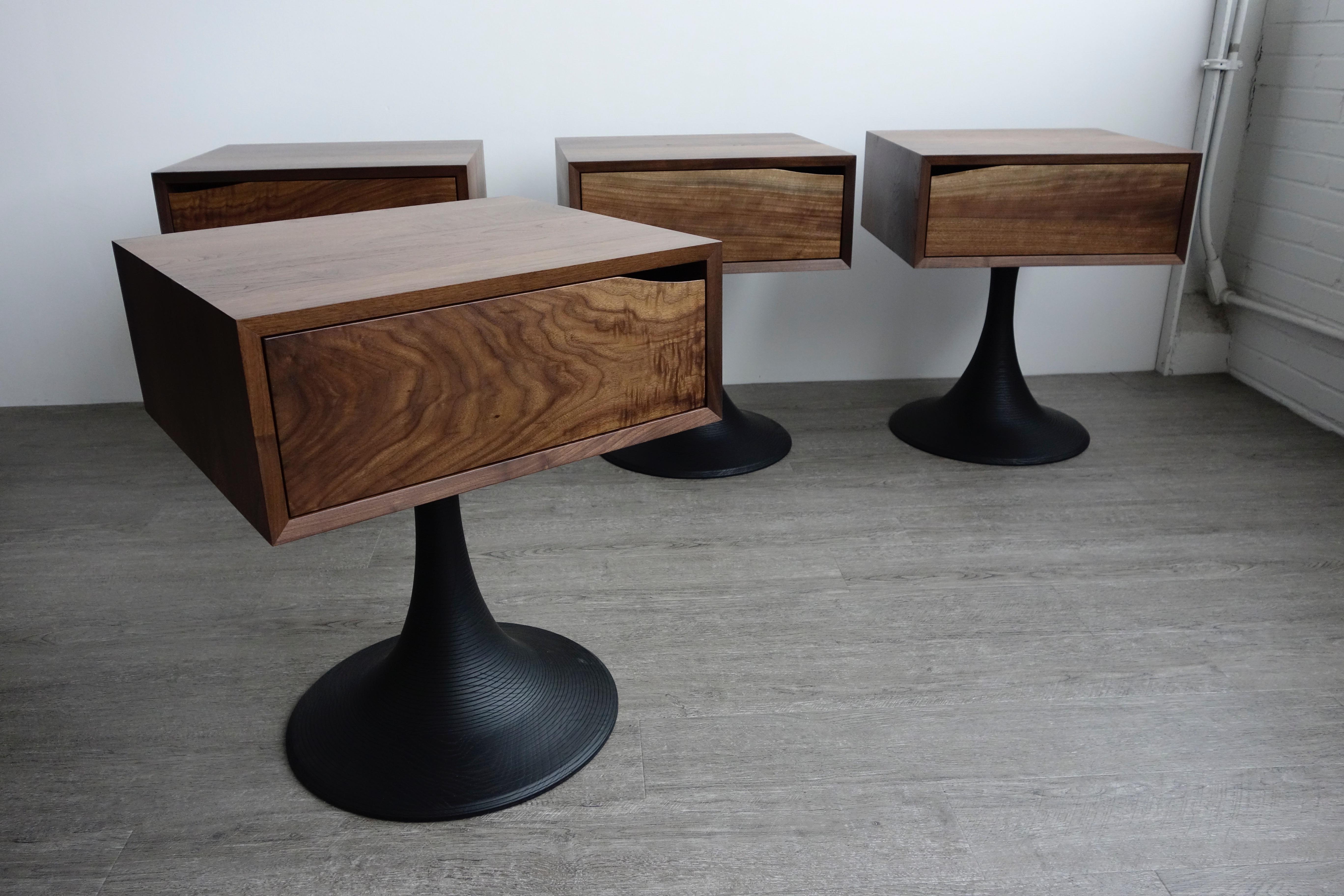 Moderne Table d'appoint TC15, table moderne rustique fabriquée à la main pour la chambre à coucher ou le salon en vente