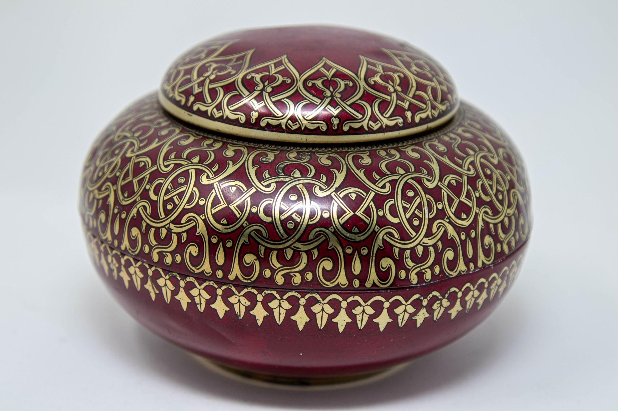 Tchibo Caja de Estaño Rojo y Dorado Arabesco Recipiente para Café Vintage 1960 Alemania Alemán en venta