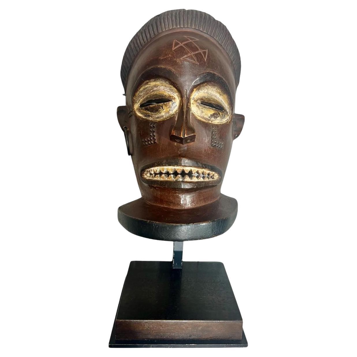 Tchokwé mask from Angola in wood and pigments - Circa 1900
