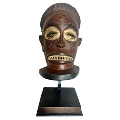 Maschera Tchokwé dell'Angola in legno e pigmenti - CIRCA 1900