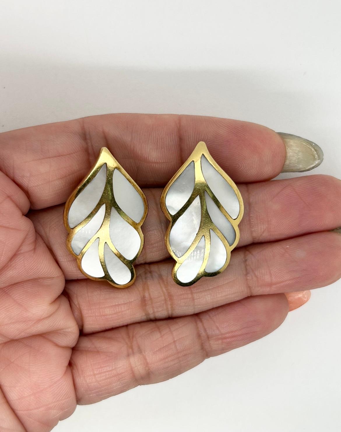 T&Co Perlmutt-Intarsien-Ohrclips aus 18k Gelbgold mit Blattgold Damen
