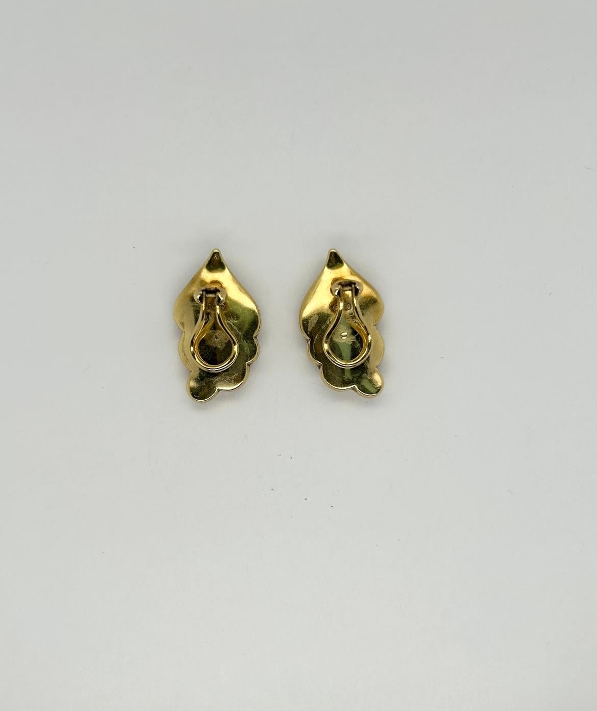 T&Co Perlmutt-Intarsien-Ohrclips aus 18k Gelbgold mit Blattgold 1