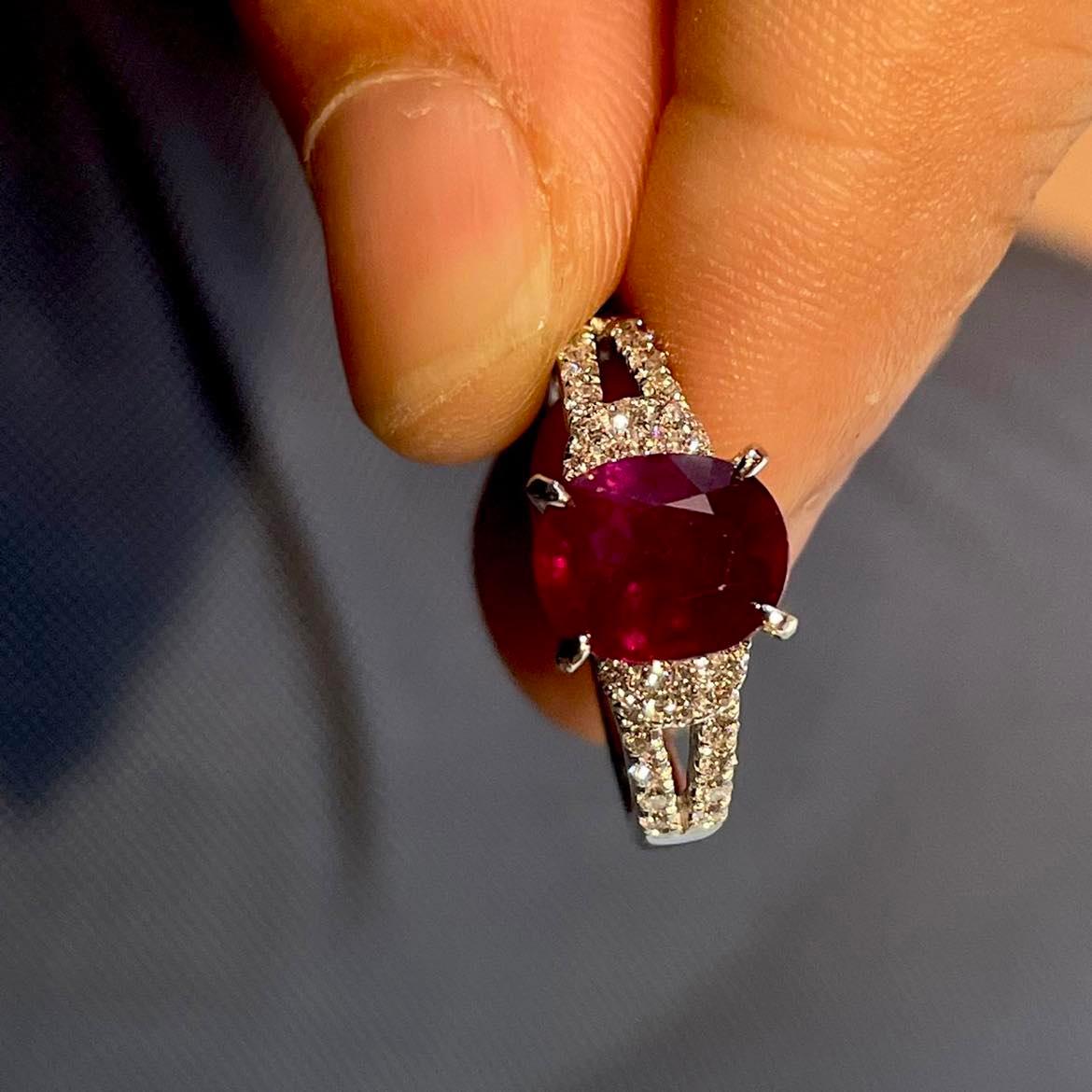 Women's or Men's TDUGR Certfied Ruby Ring 2.37 carats For Sale