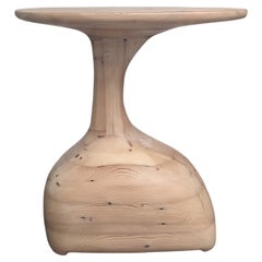 Table haute de la collection Tea 1750 par AMBER x IÑIGO CALLEJA