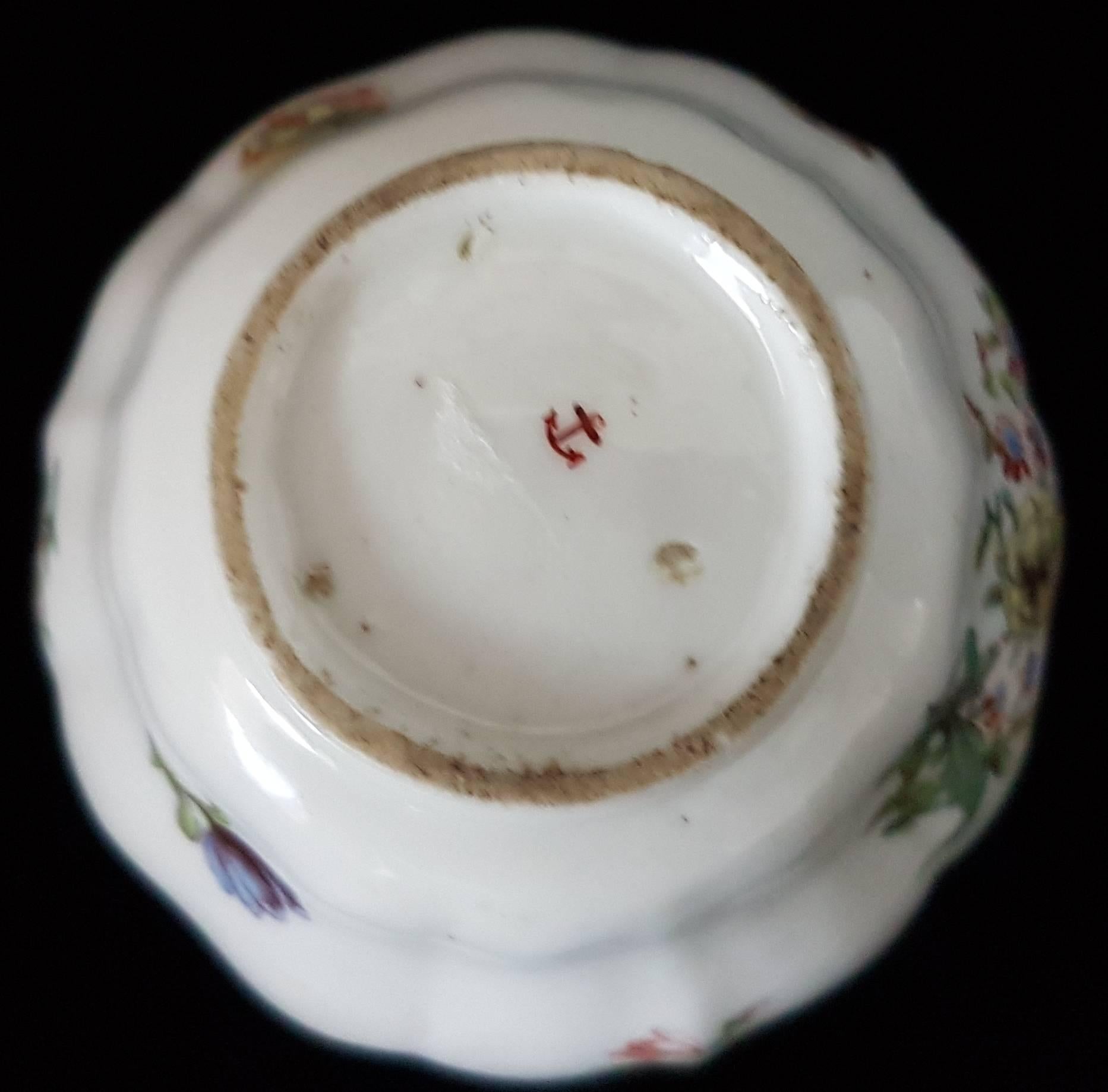 Tea bowl and Saucer, Chelsea, circa 1752 For Sale 2
