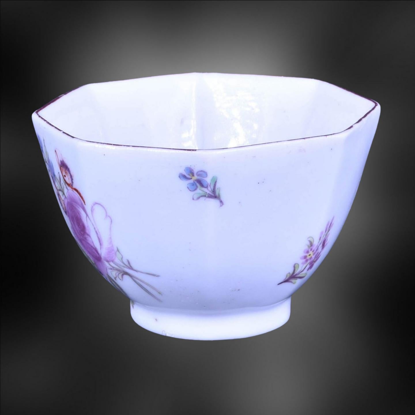 Tazón de té y platillo, Chelsea, hacia 1752 en venta 2