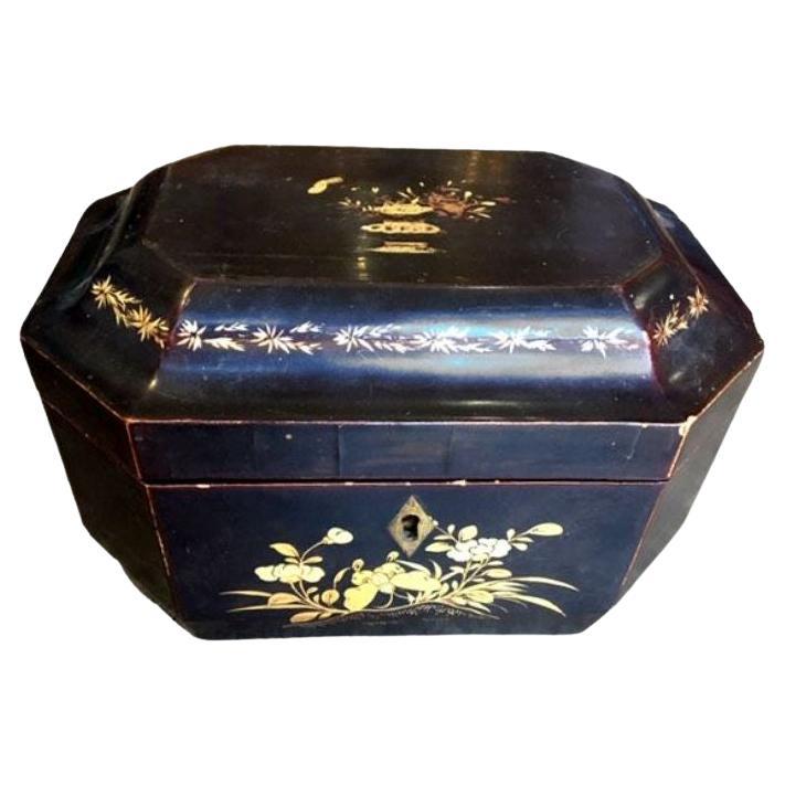 Tea Box in Japanese Lacquer Black Lacquer Floral Decoration, XIXth Century For Sale