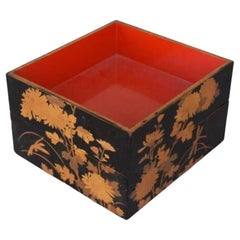 Antique Tea Box in Japanese Lacquer Black Lacquer Floral Decoration, XIXth Century