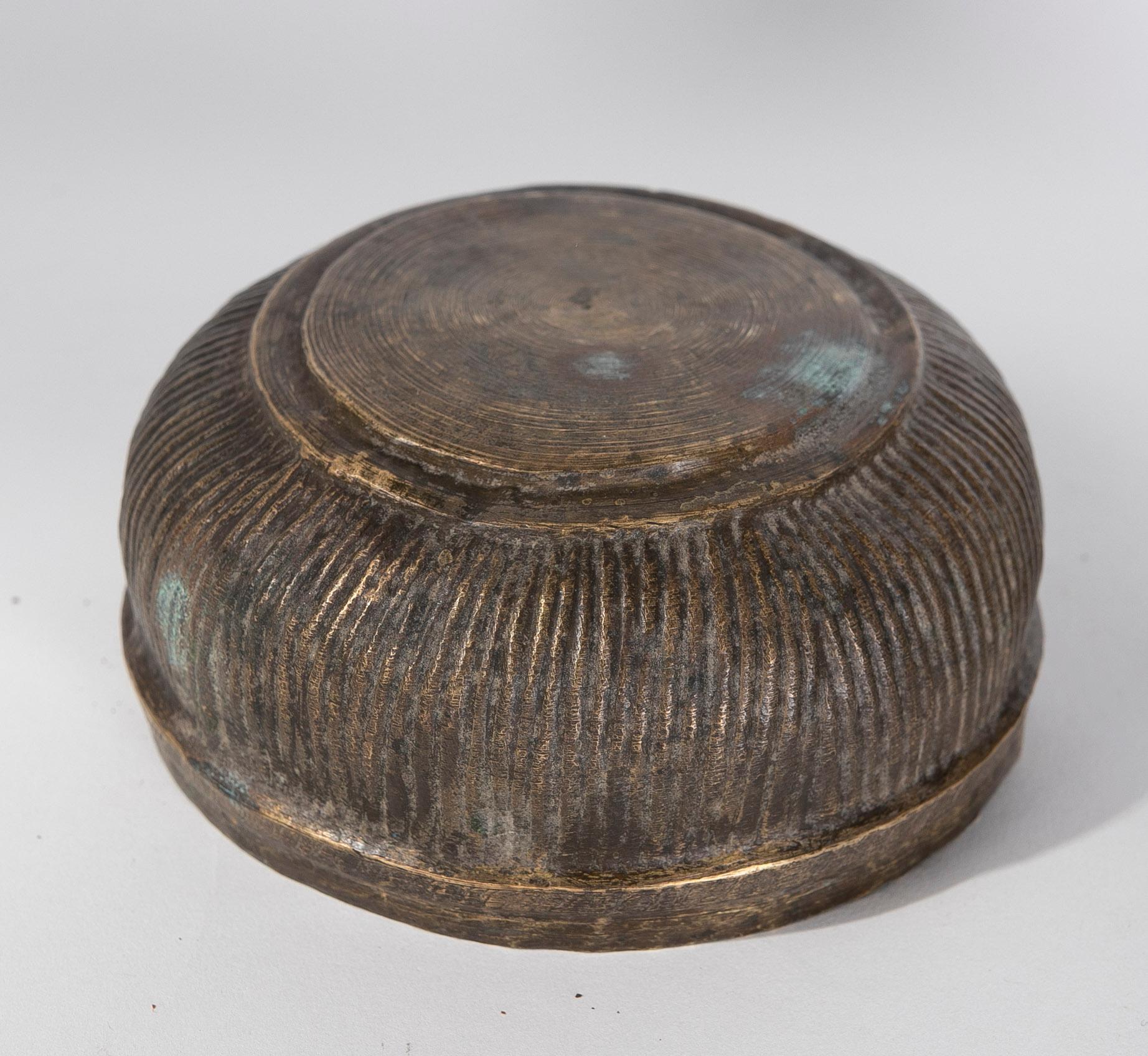 Tea Box with Bronze Lid and Fluted Decoration 4