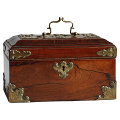 Cuchara de té Jorge II Padouk de latón Inglés circa 1760