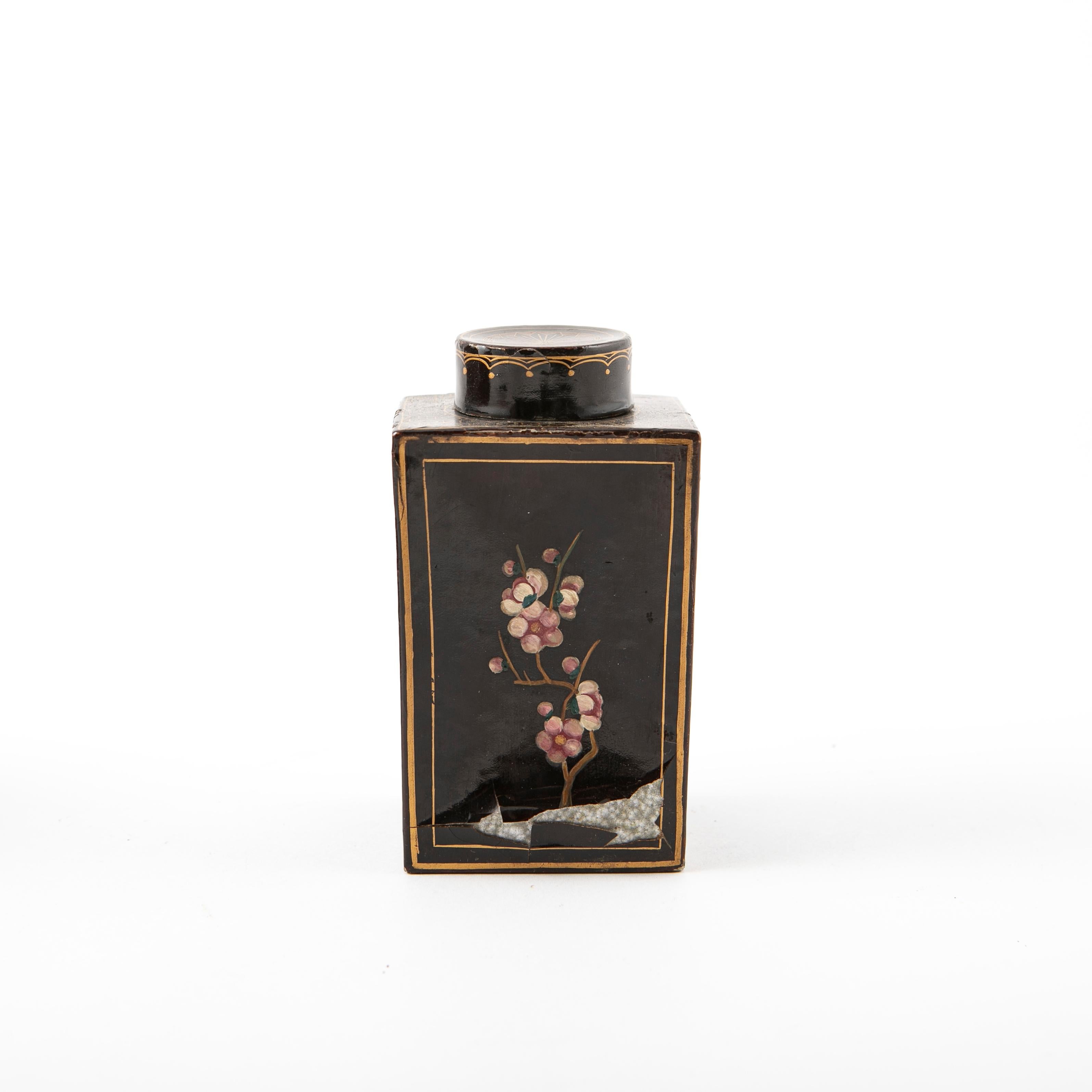 Tea Caddy in Black Lacquer with Floral Decorations 2