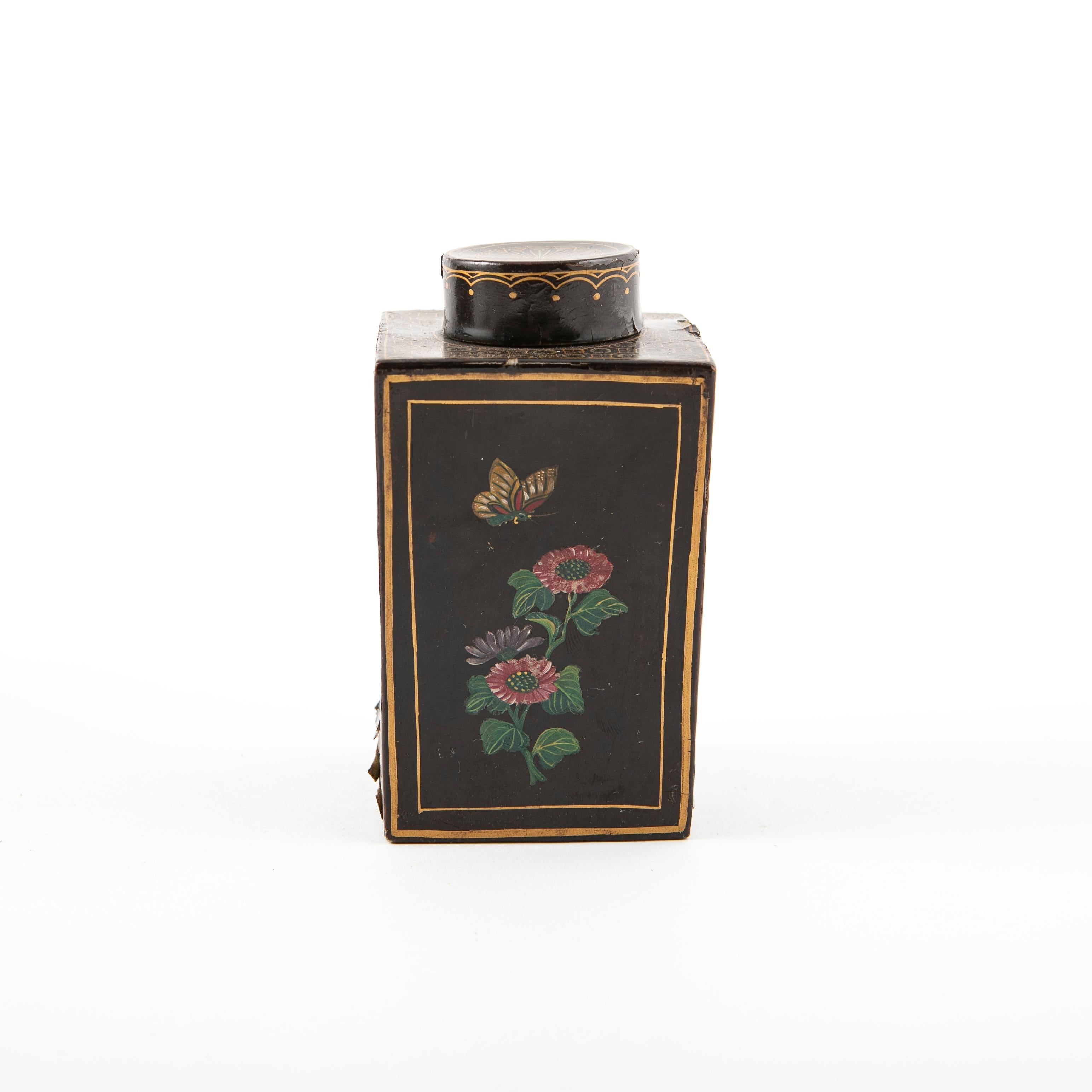 Tea Caddy in Black Lacquer with Floral Decorations In Good Condition In Kastrup, DK