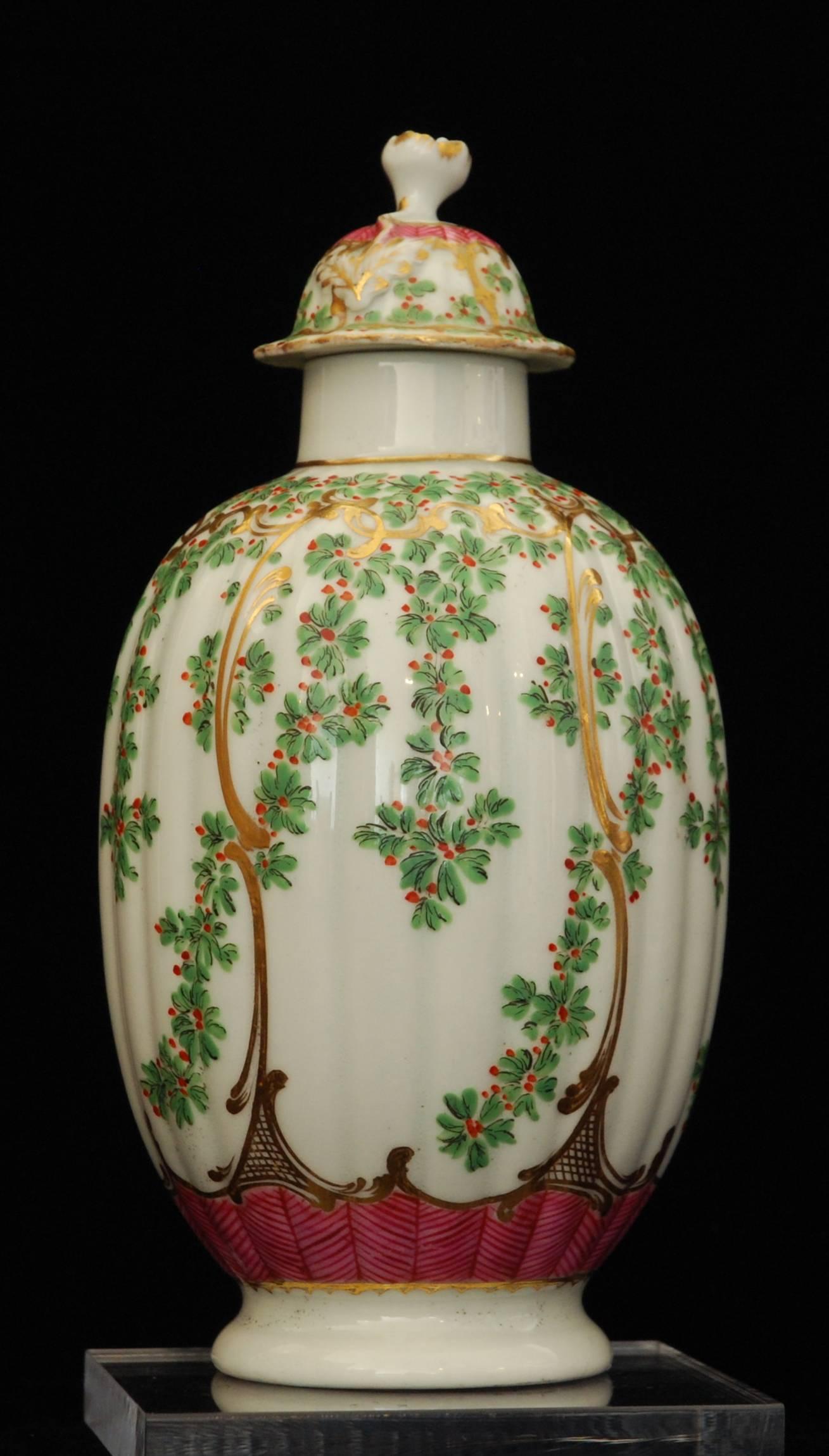 In soft paste porcelain, French shape, decorated with a variation of the scarce and popular Hops and Trellis pattern.

Prov. Lady Humphries collection.

     