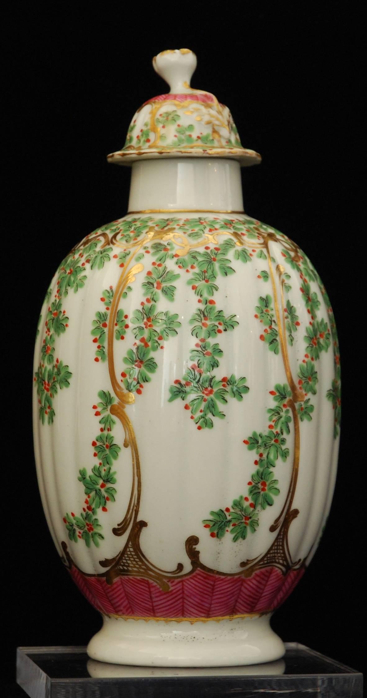Neoclassical Tea Canister, Hop Trellis Pattern, Worcester, circa 1780 For Sale