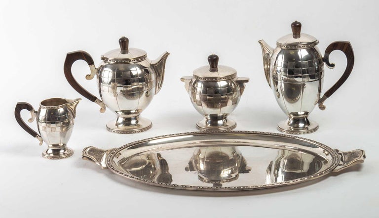 Tea-coffee service, 1925
Silver plated 5 pieces (original tray)
Checkerboard on 4 pieces.
Measures: H: 24 cm, W: 56 cm, D: 33 cm.