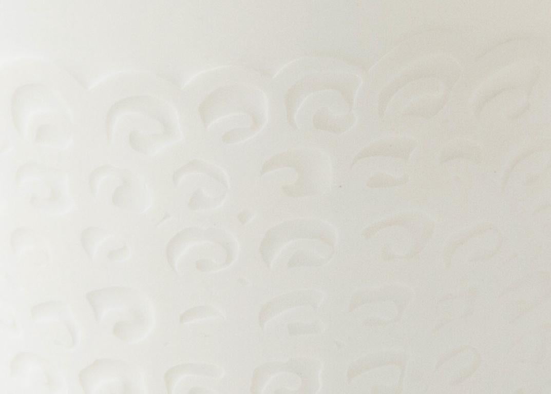 Un style simple et contemporain ainsi que la finesse mate et blanche de la porcelaine ajouteront une touche française unique à votre table et à votre décoration intérieure.

Design/One.