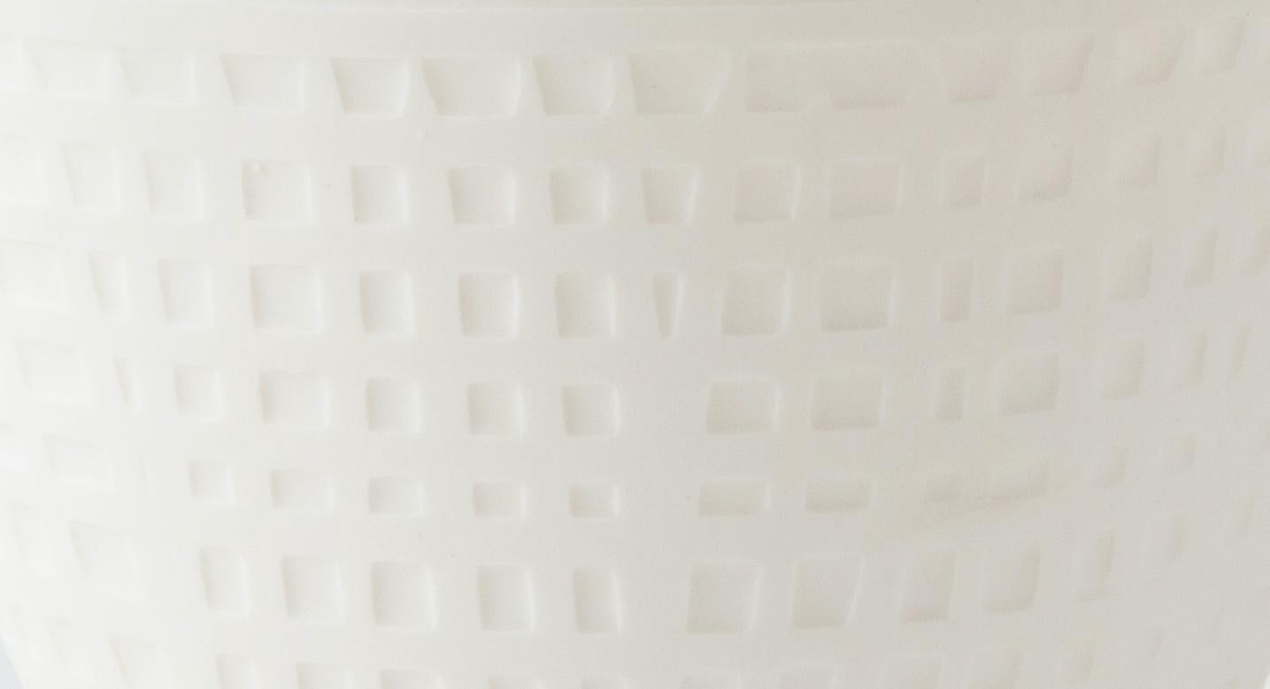 Der schlichte, moderne Stil und die matte, weiße Finesse des Porzellans verleihen Ihrem Tisch und Ihrer Einrichtung einen einzigartigen französischen Touch.

Design/One von Kaoline.