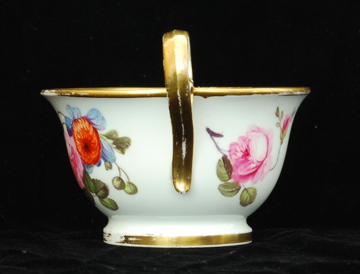 Début du XIXe siècle Tasse à thé et soucoupe en porcelaine de Nantgarw, vers 1815 en vente