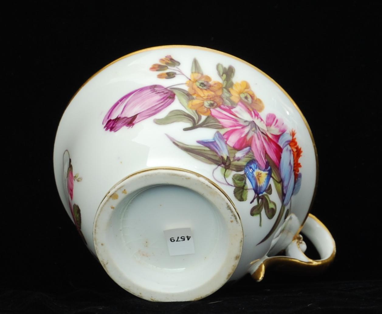 Tasse à thé et soucoupe en porcelaine de Nantgarw, vers 1815 en vente 1