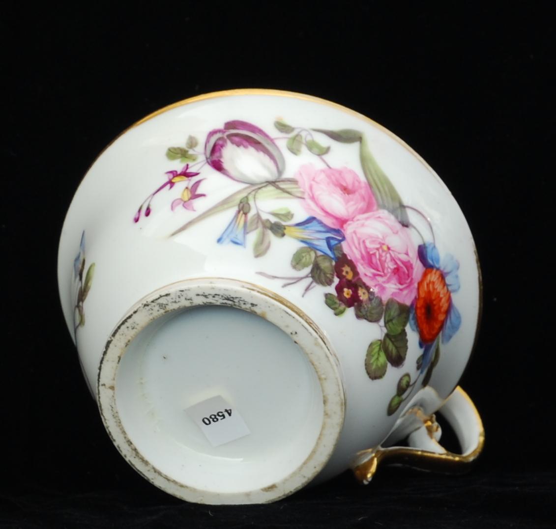 Tasse à thé et soucoupe en porcelaine de Nantgarw, vers 1815 en vente 1