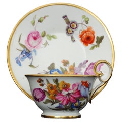Taza de té y platillo de porcelana de Nantgarw, hacia 1815