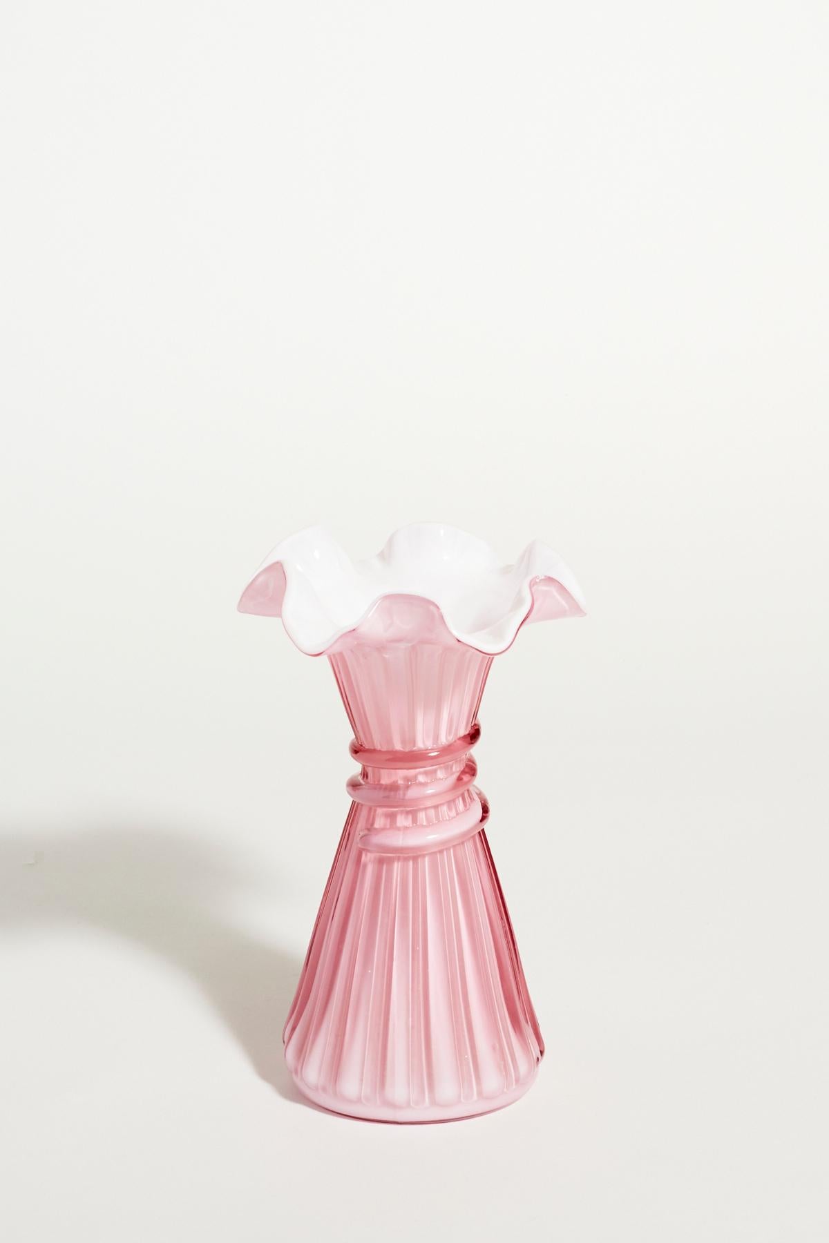 Tea Rose Pink and White Vase In Excellent Condition In New York, NY