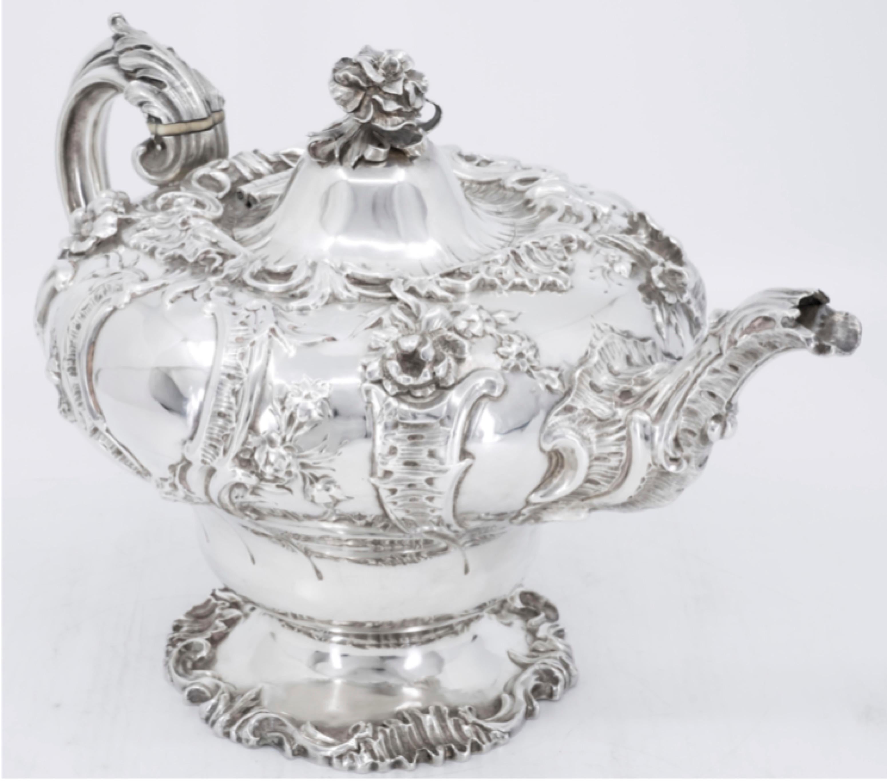 Rococo Service à thé anglais, Londres Début du 19e siècle, Charles Fox II, 1801-1872 en vente